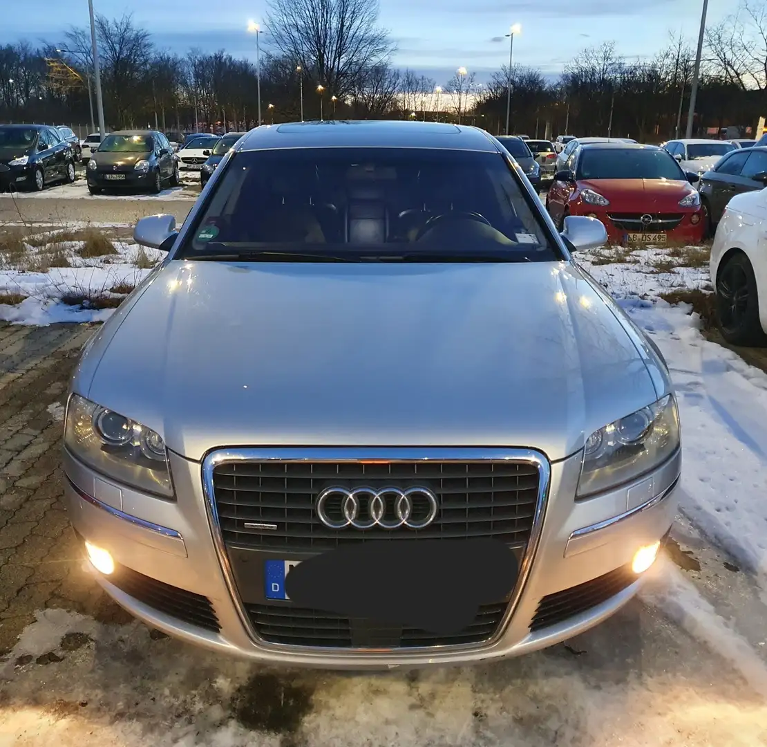 Audi A8 4.2 quattro Langversion Silber - 1