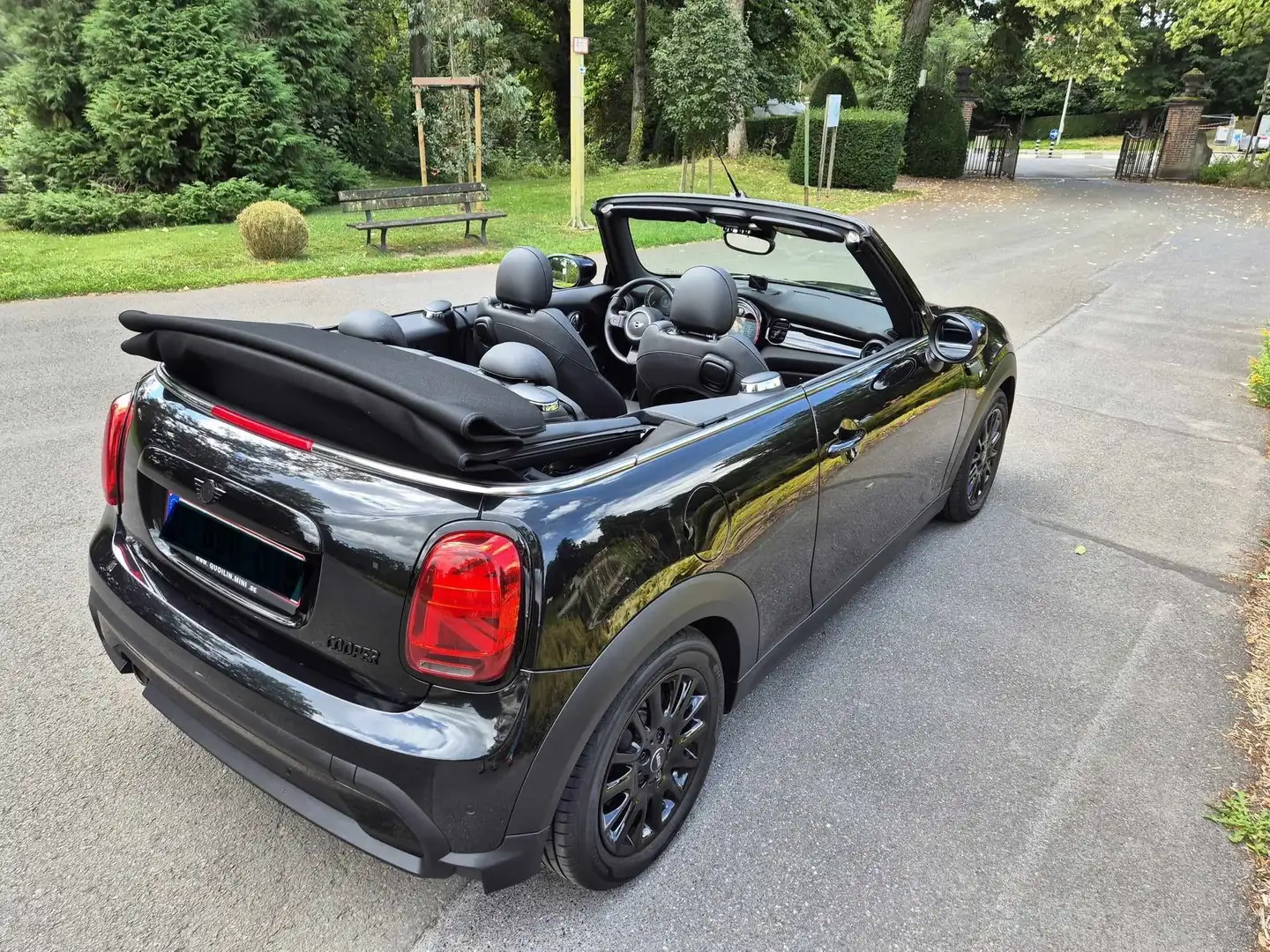 MINI Cooper Cabrio Mini Cabriolet 1.5A Cooper OPF DCT Zwart - 1