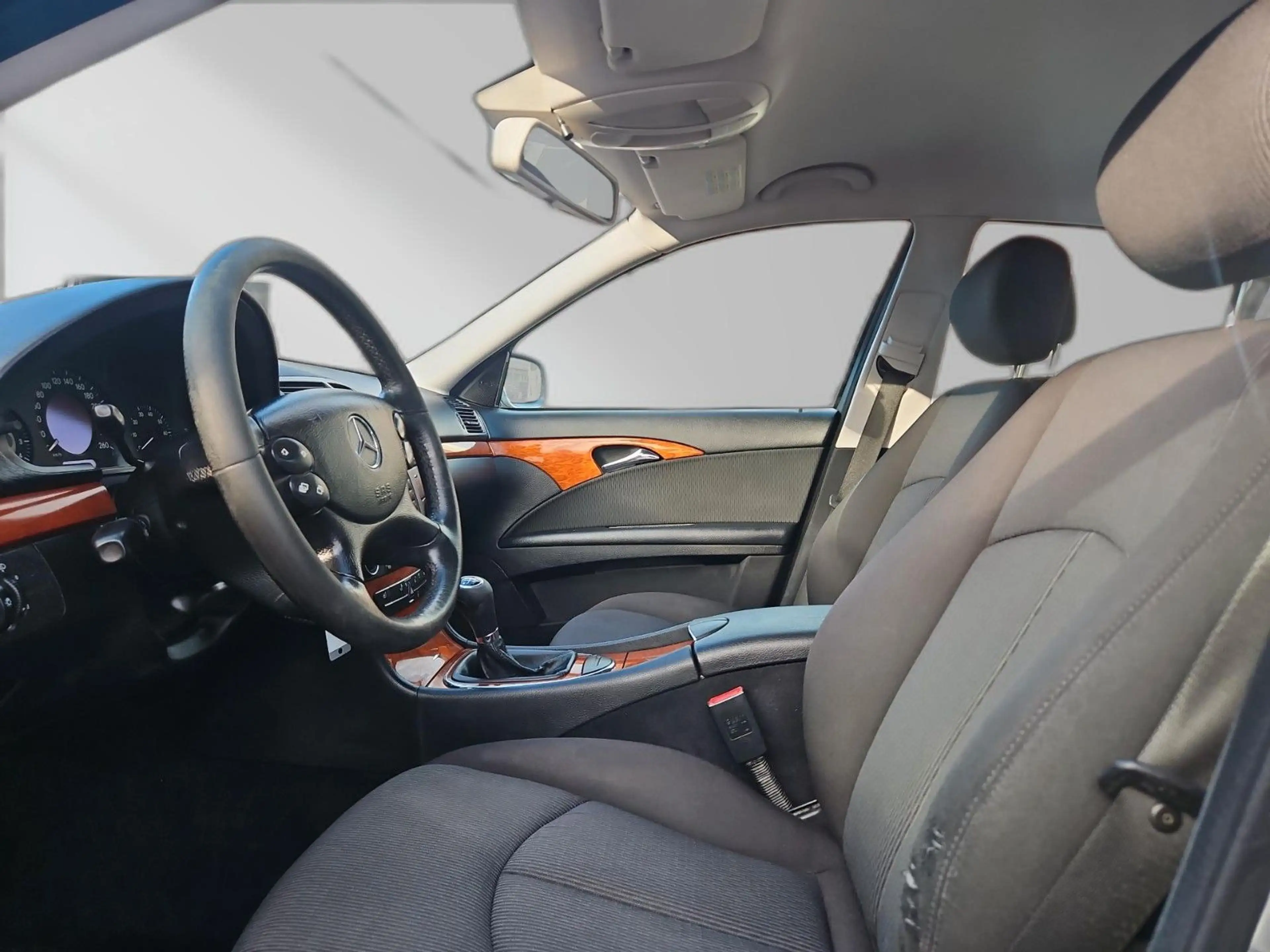 Mercedes-Benz E 200 E Lim. Kompressor*Navi*PDC V+H*AAC*Temp.* — photo 10