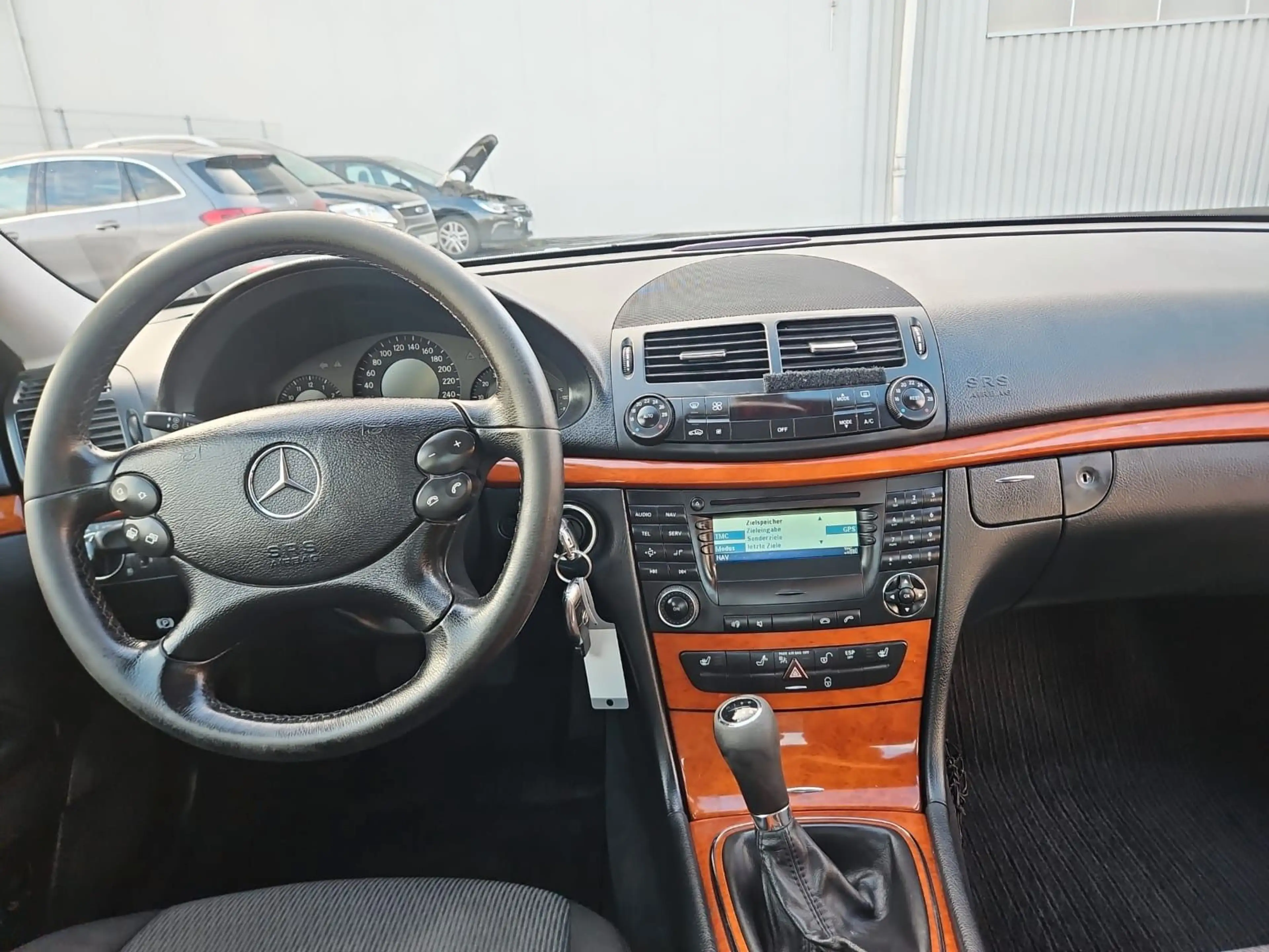 Mercedes-Benz E 200 E Lim. Kompressor*Navi*PDC V+H*AAC*Temp.* — photo 15