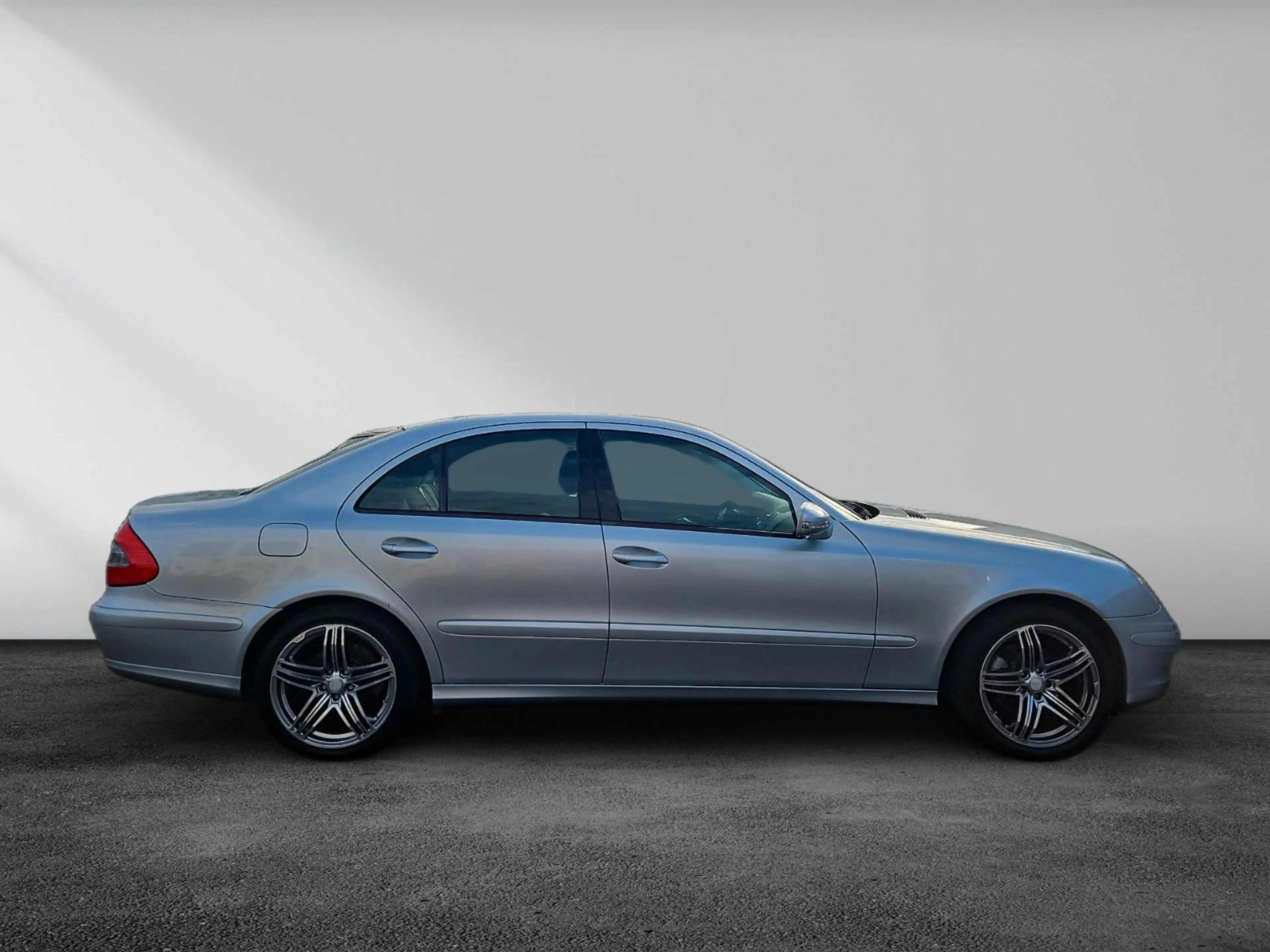 Mercedes-Benz E 200 E Lim. Kompressor*Navi*PDC V+H*AAC*Temp.* — photo 6
