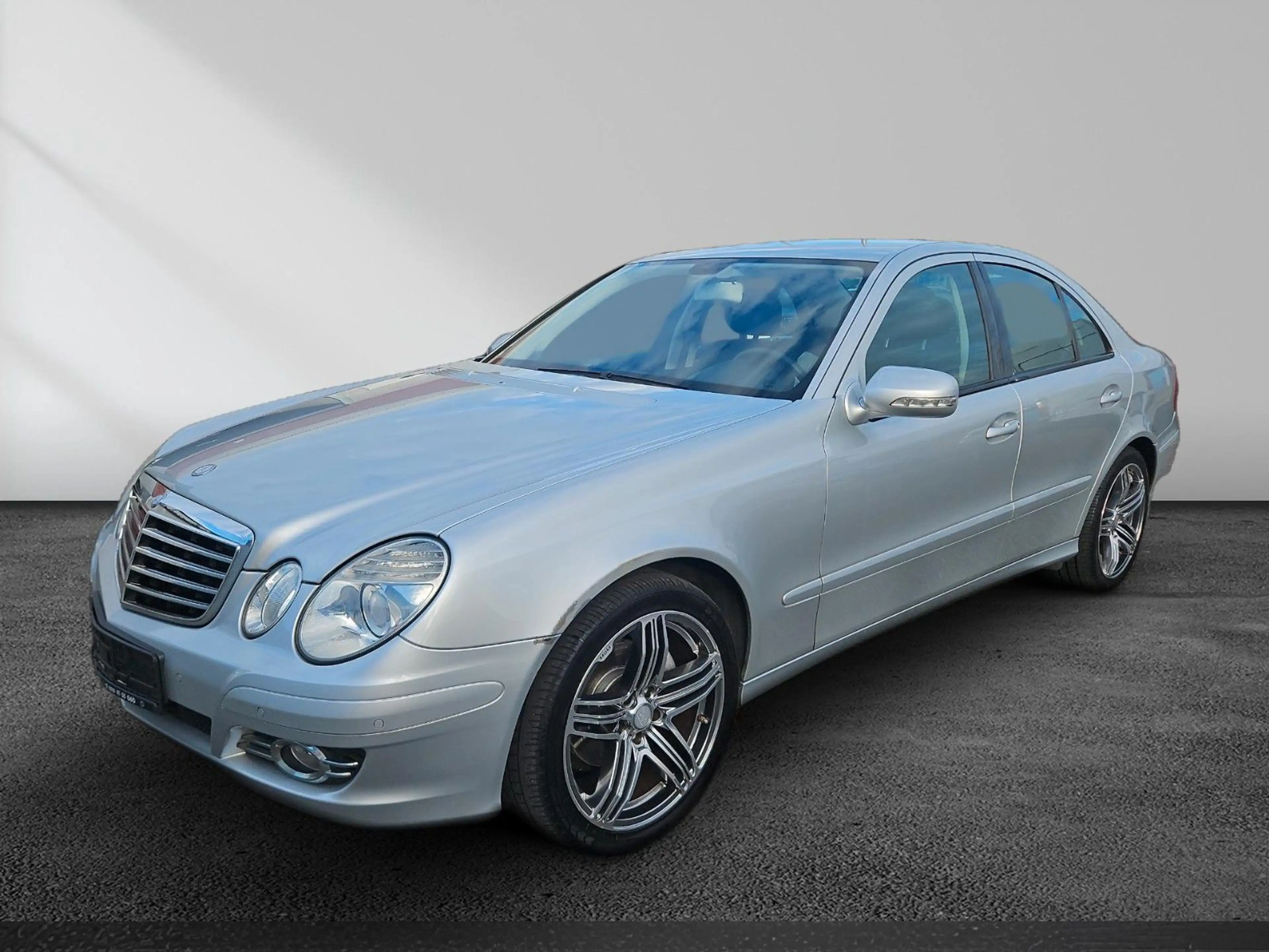 Mercedes-Benz E 200 E Lim. Kompressor*Navi*PDC V+H*AAC*Temp.*