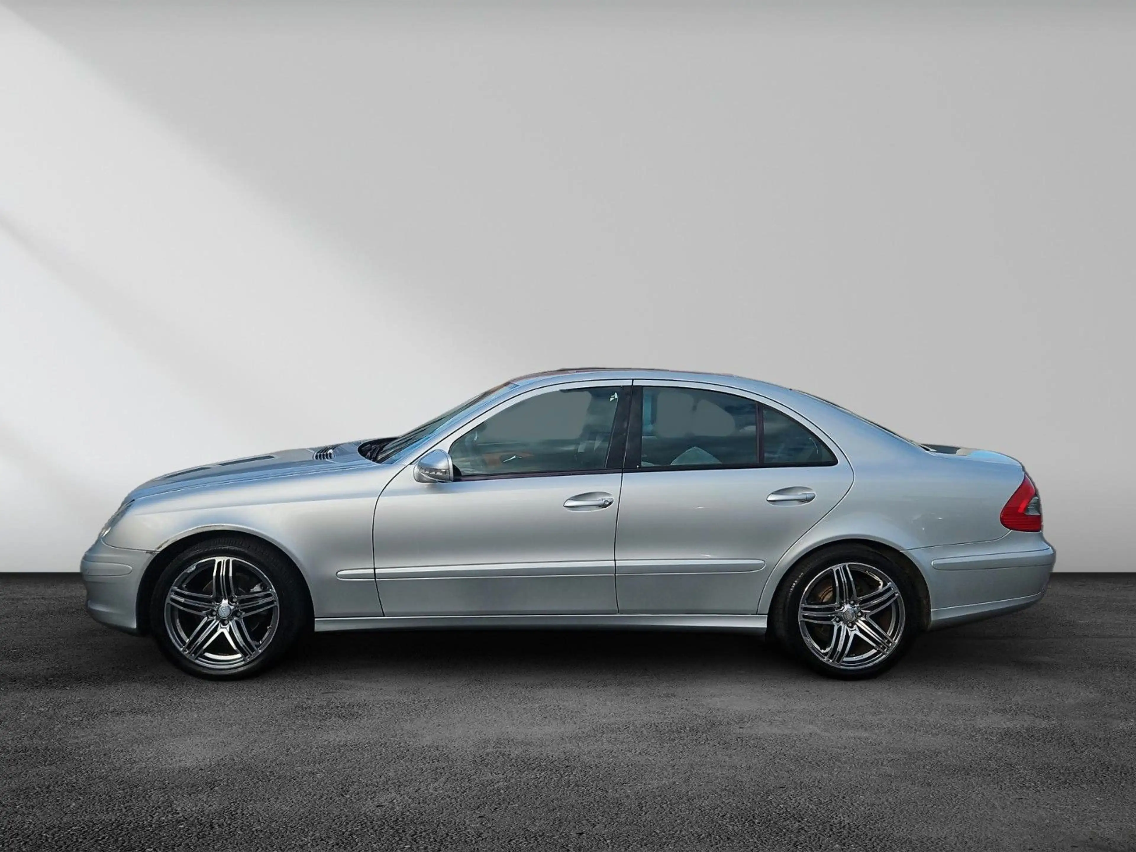Mercedes-Benz E 200 E Lim. Kompressor*Navi*PDC V+H*AAC*Temp.* — photo 2