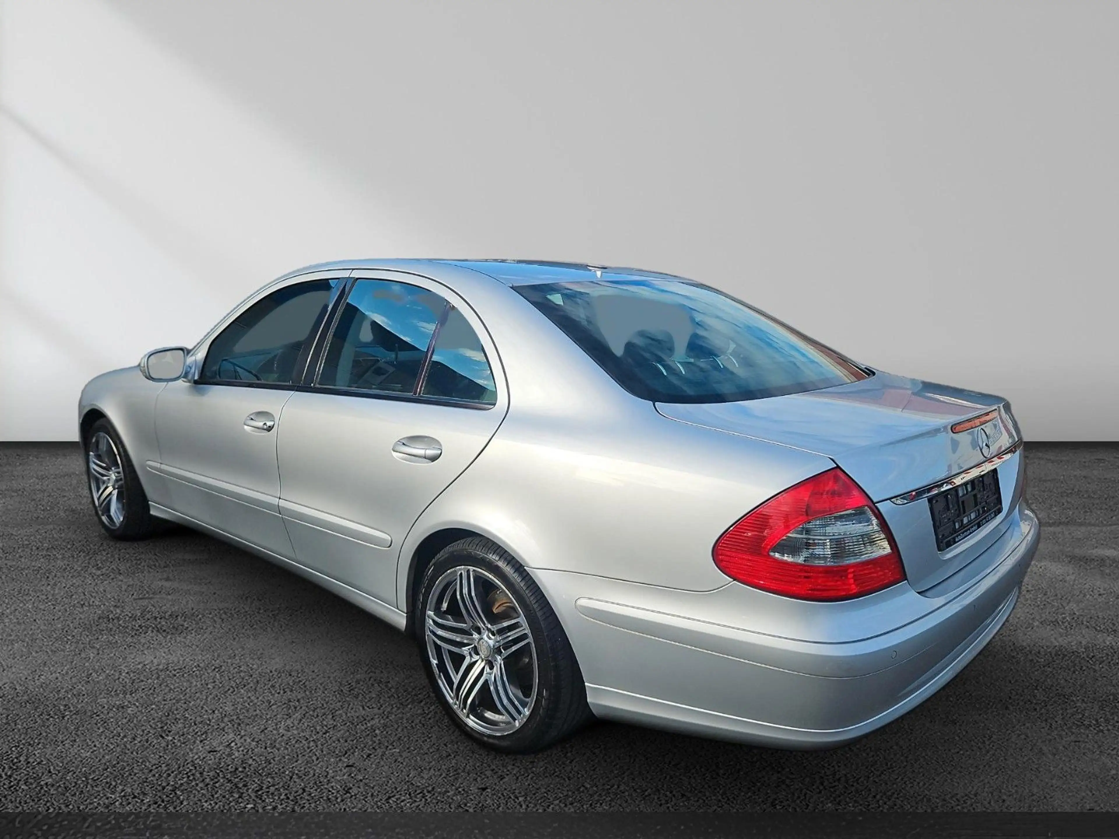 Mercedes-Benz E 200 E Lim. Kompressor*Navi*PDC V+H*AAC*Temp.* — photo 3