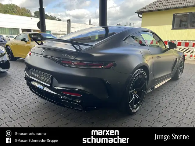 Mercedes-Benz Amg GT view 4