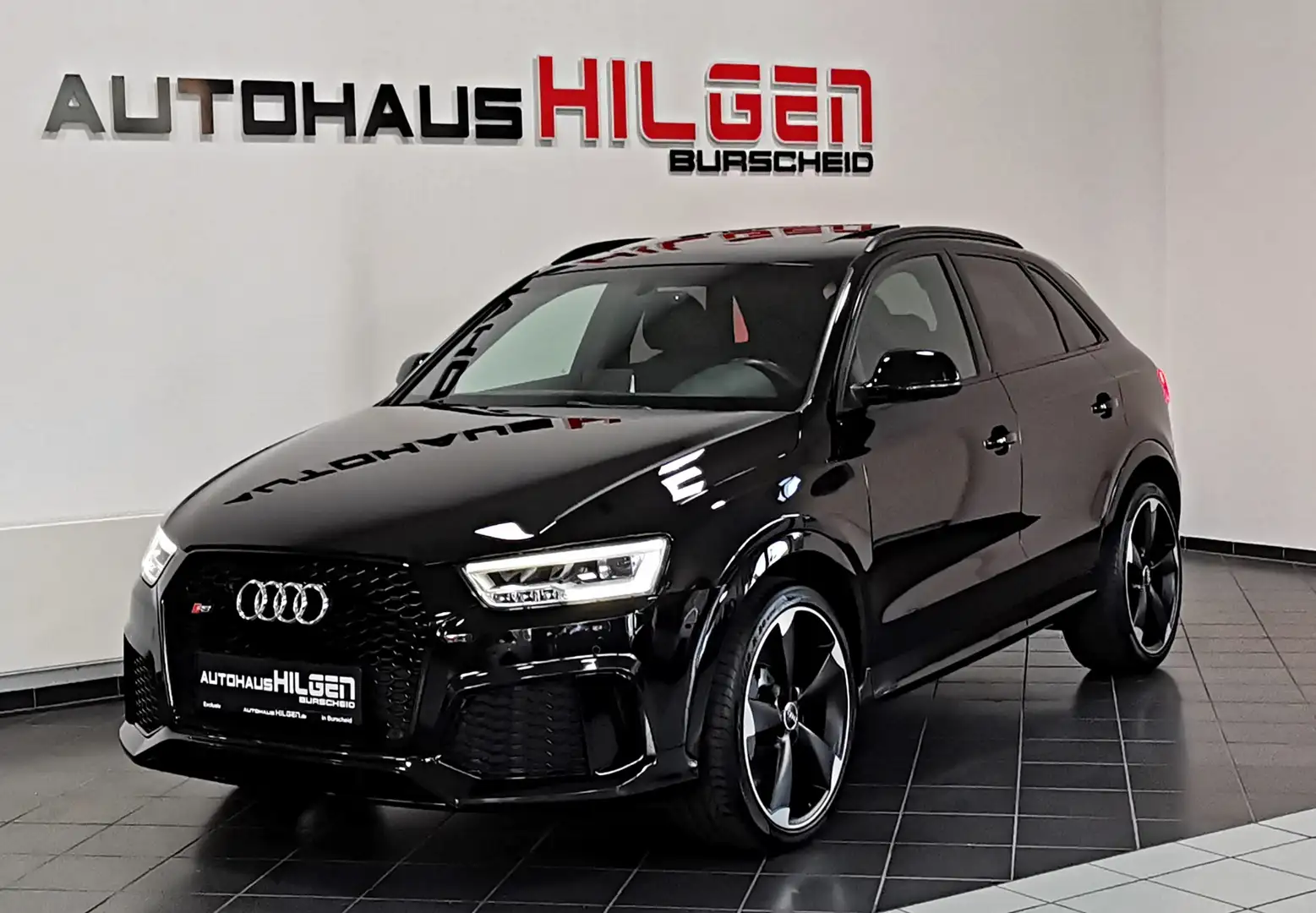 Audi RS Q3 2.5 TFSI q. S-tronic*VMAX*AHK*PANO*BOSE*20 Schwarz - 1
