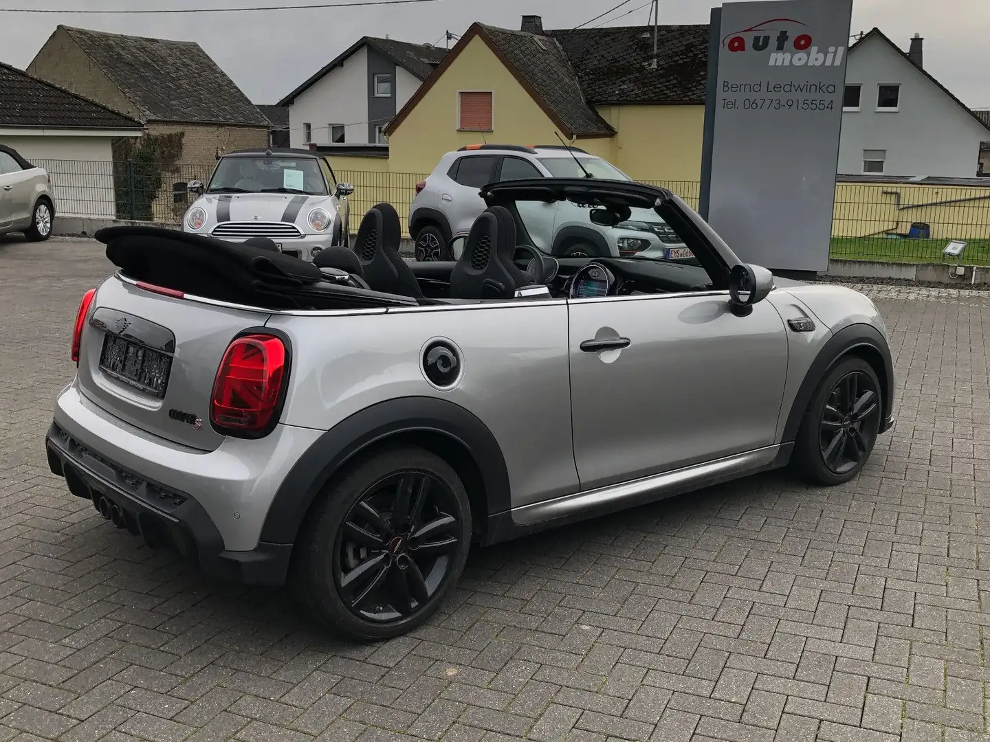 MINI Cooper S Cabrio John Cooper Works Trim Navi,LED, Silber - 2