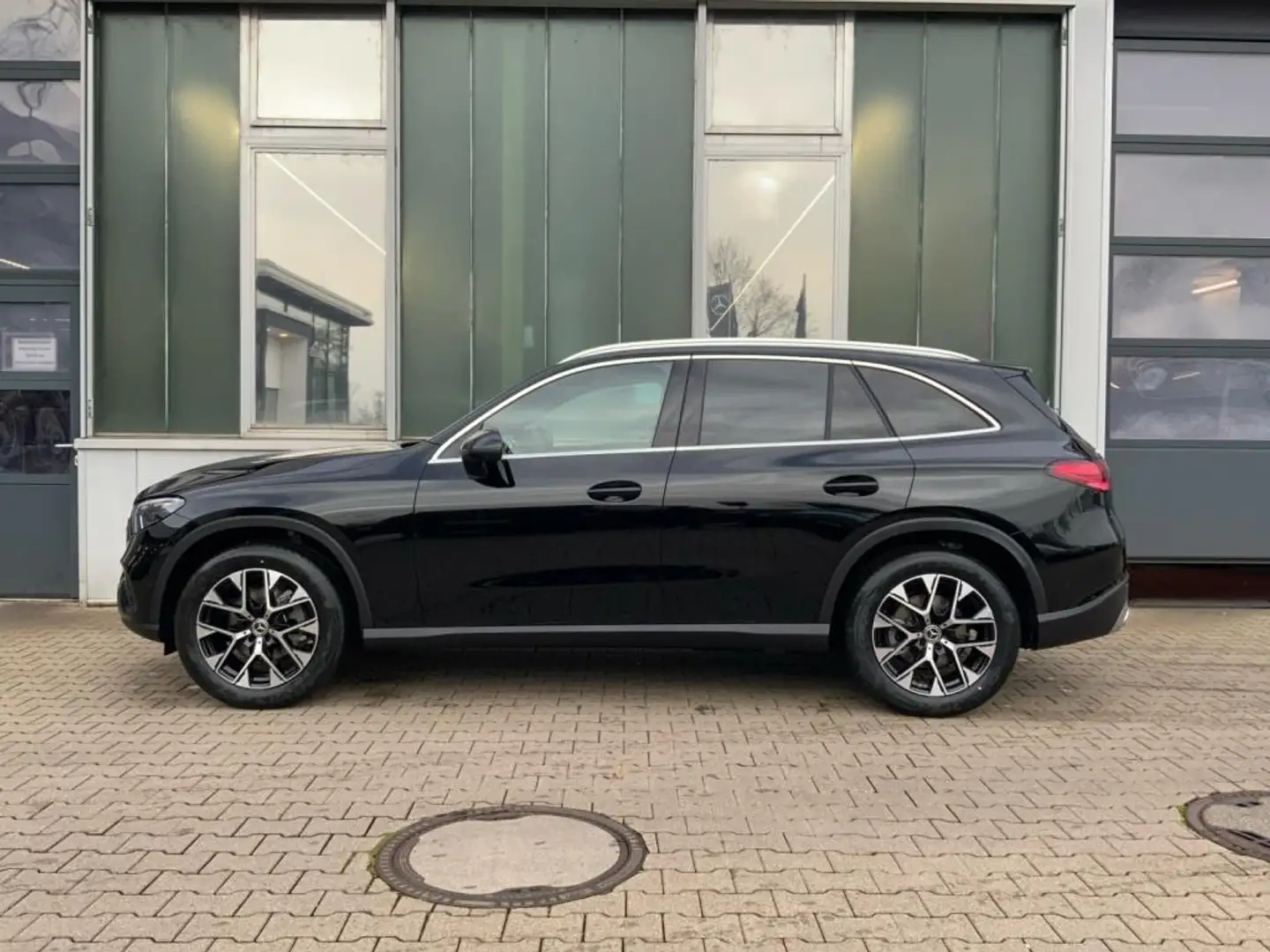 Mercedes-Benz GLC 220 d 4M +AVANTGARDE+SHZ+MEMORY+NAVI+AHK+PDC Noir - 2