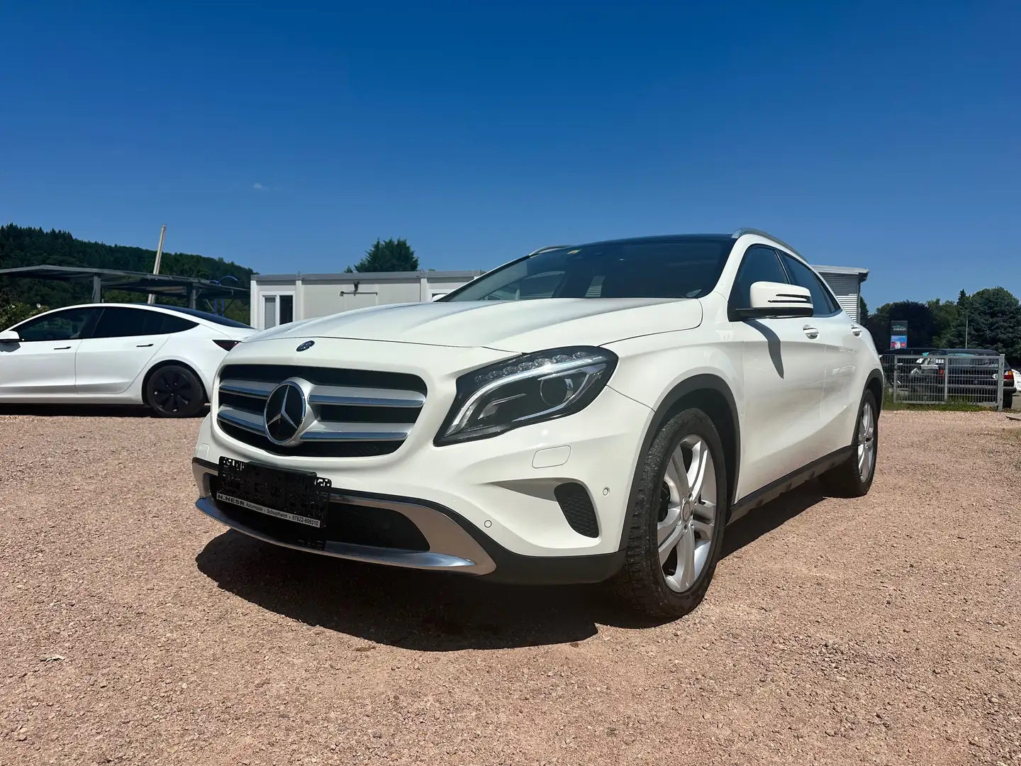 Mercedes-Benz GLA 200 GLA 200 CDI *HU NEU*1 HAND*PANORAMA* Weiß - 1