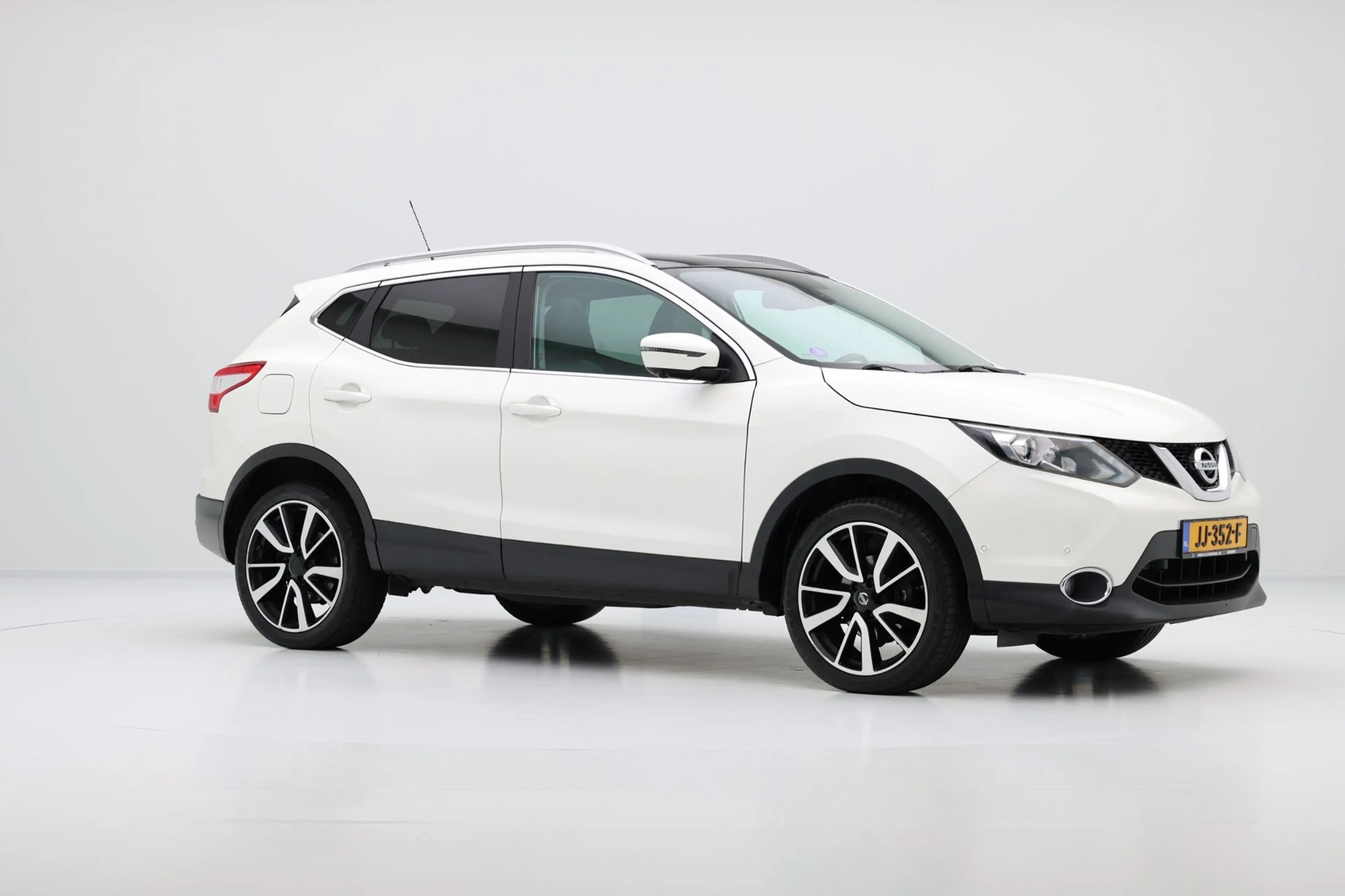 Nissan Qashqai 1.2 Tekna Pano|Leder|Cam|ParkAssist|LMV — photo 4