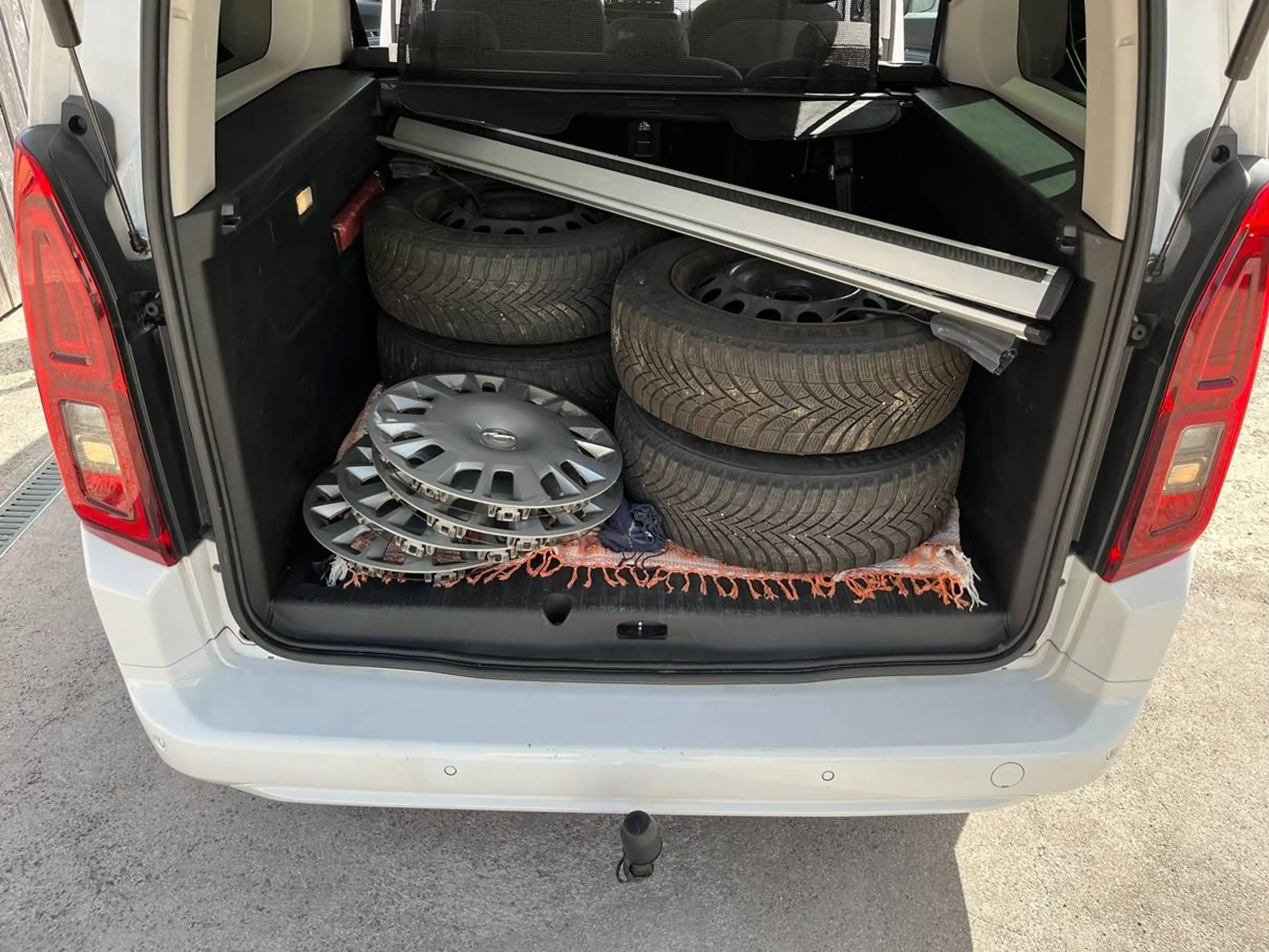 Opel Combo Edition Life — photo 14