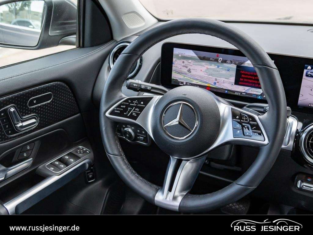 Mercedes-Benz GLB 220