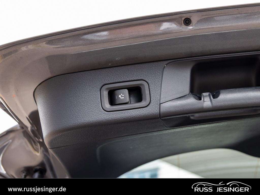 Mercedes-Benz GLB 220