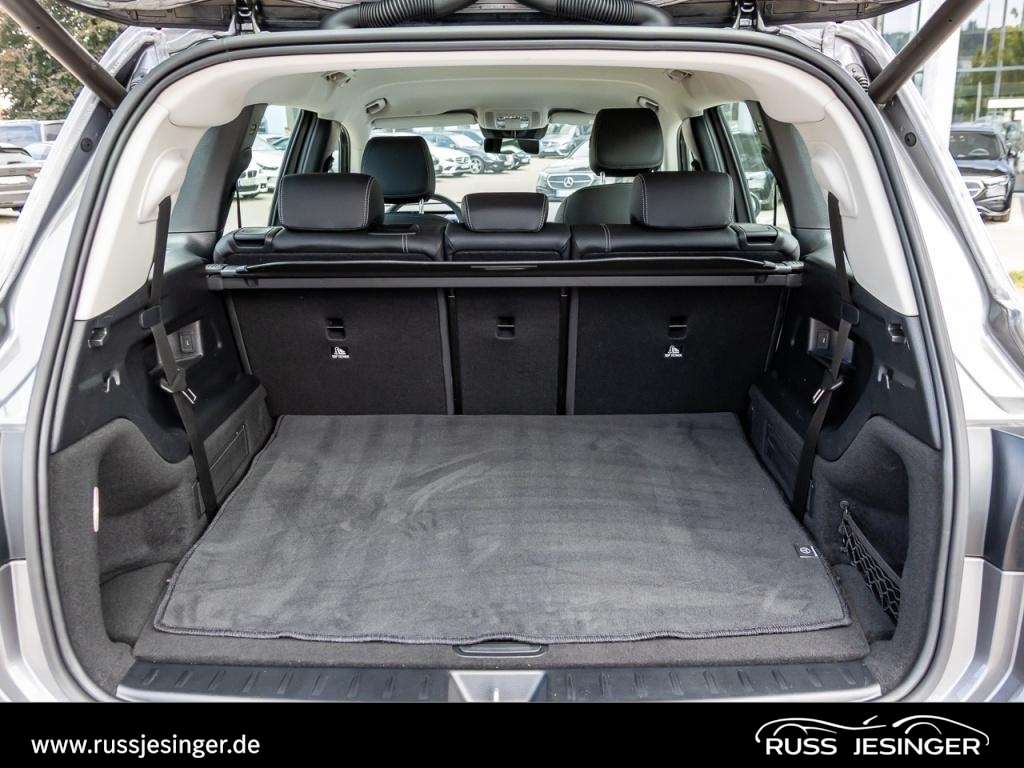 Mercedes-Benz GLB 220
