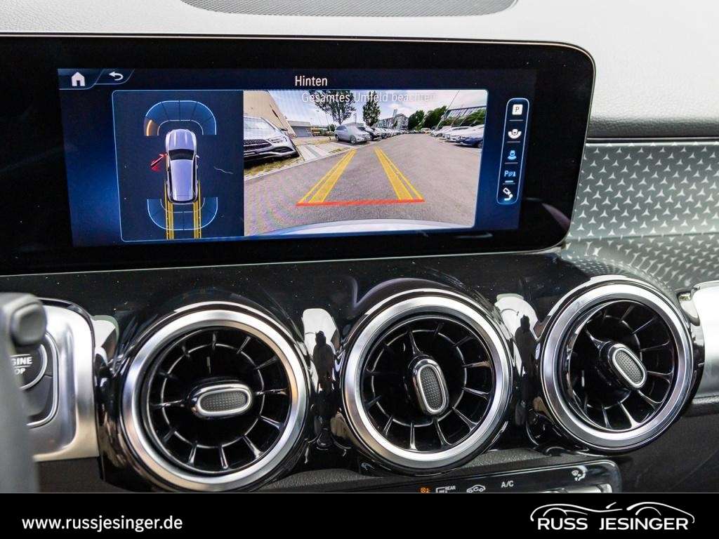 Mercedes-Benz GLB 220