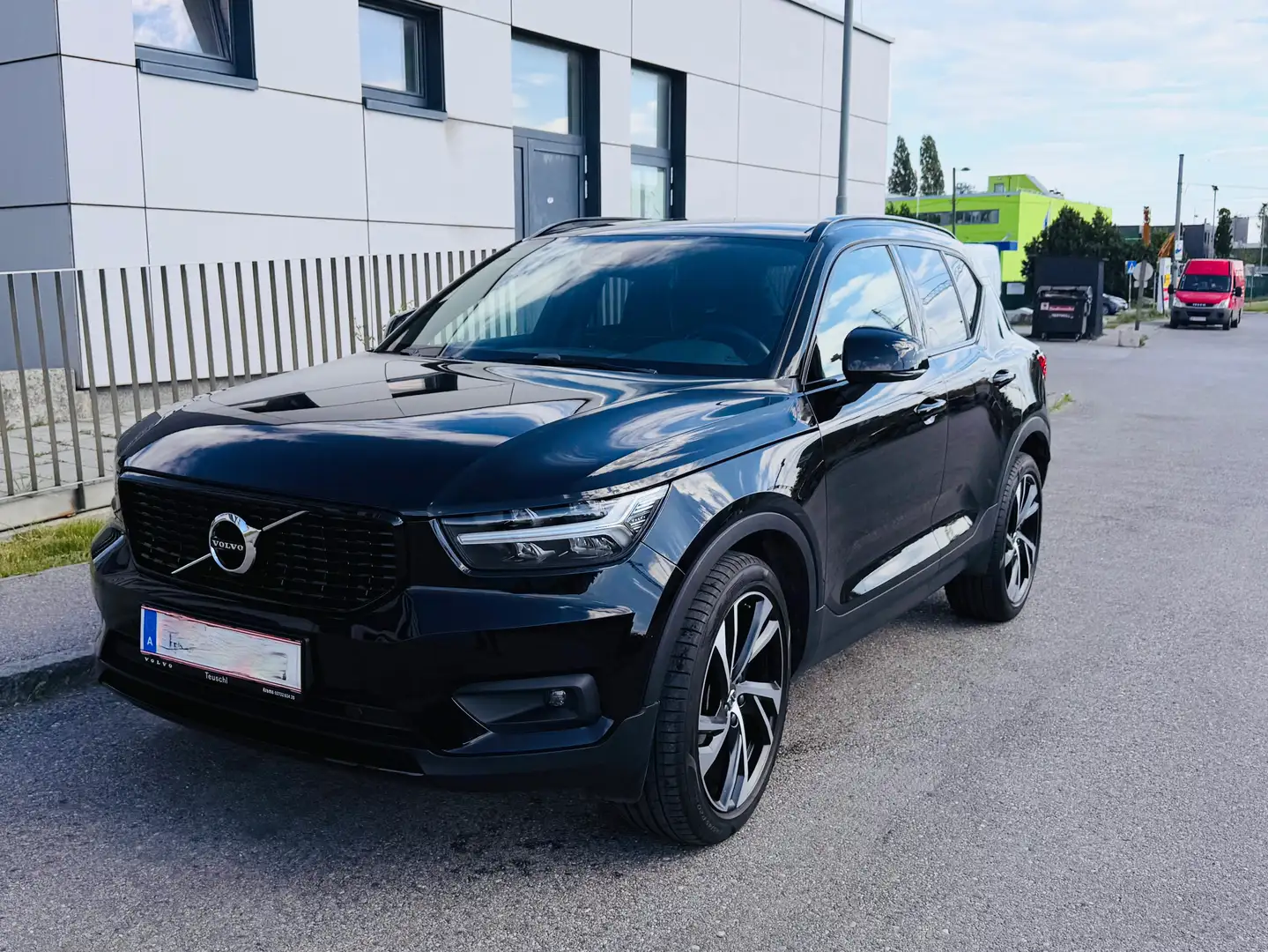 Volvo XC40 XC40 T3 R-Design Geartronic R-Design Schwarz - 1