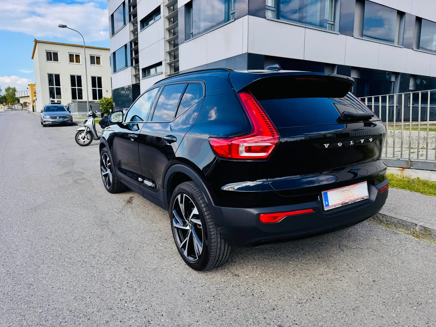 Volvo XC40 XC40 T3 R-Design Geartronic R-Design Schwarz - 2