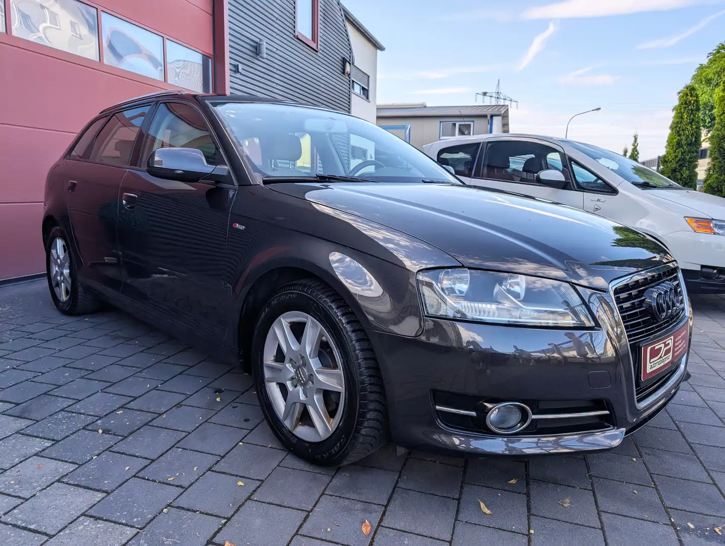 Audi A3 1.6 TDI Sportback *SITZHEIZUNG/NAVI/PDC* Grau - 2