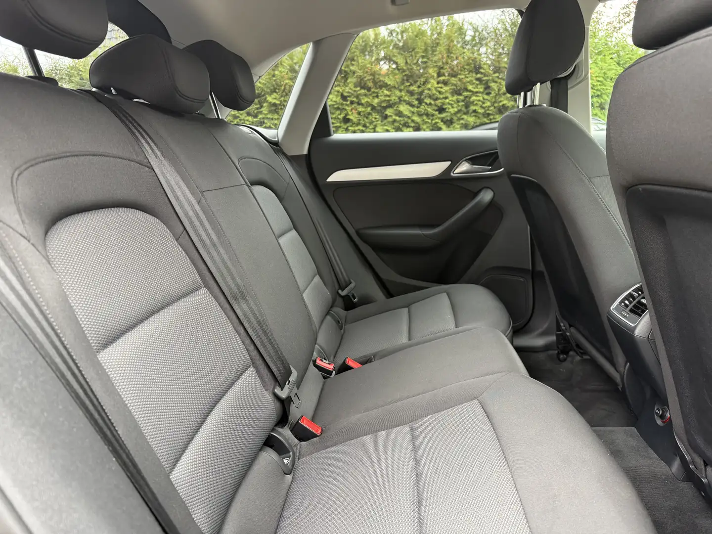 Audi Q3 150pk TFSi CoD Advance Aut. S-edition | Trekhaak Negro - 2