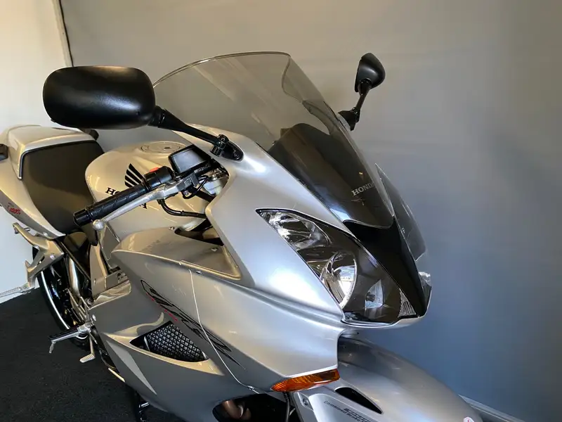 Honda VFR 800 - foto 4