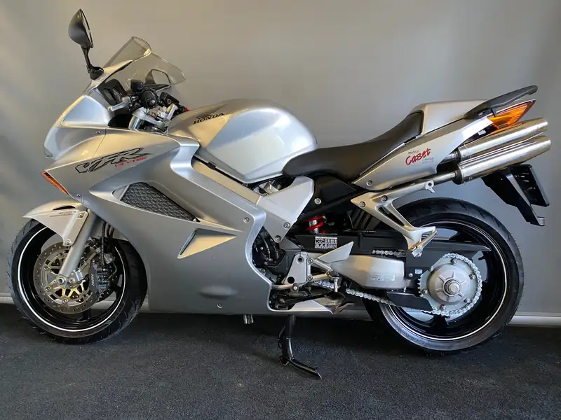 Honda VFR 800 - foto 2