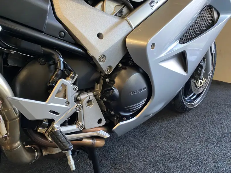 Honda VFR 800 - foto 8