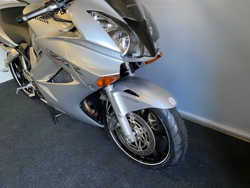 Honda VFR 800 - foto 3