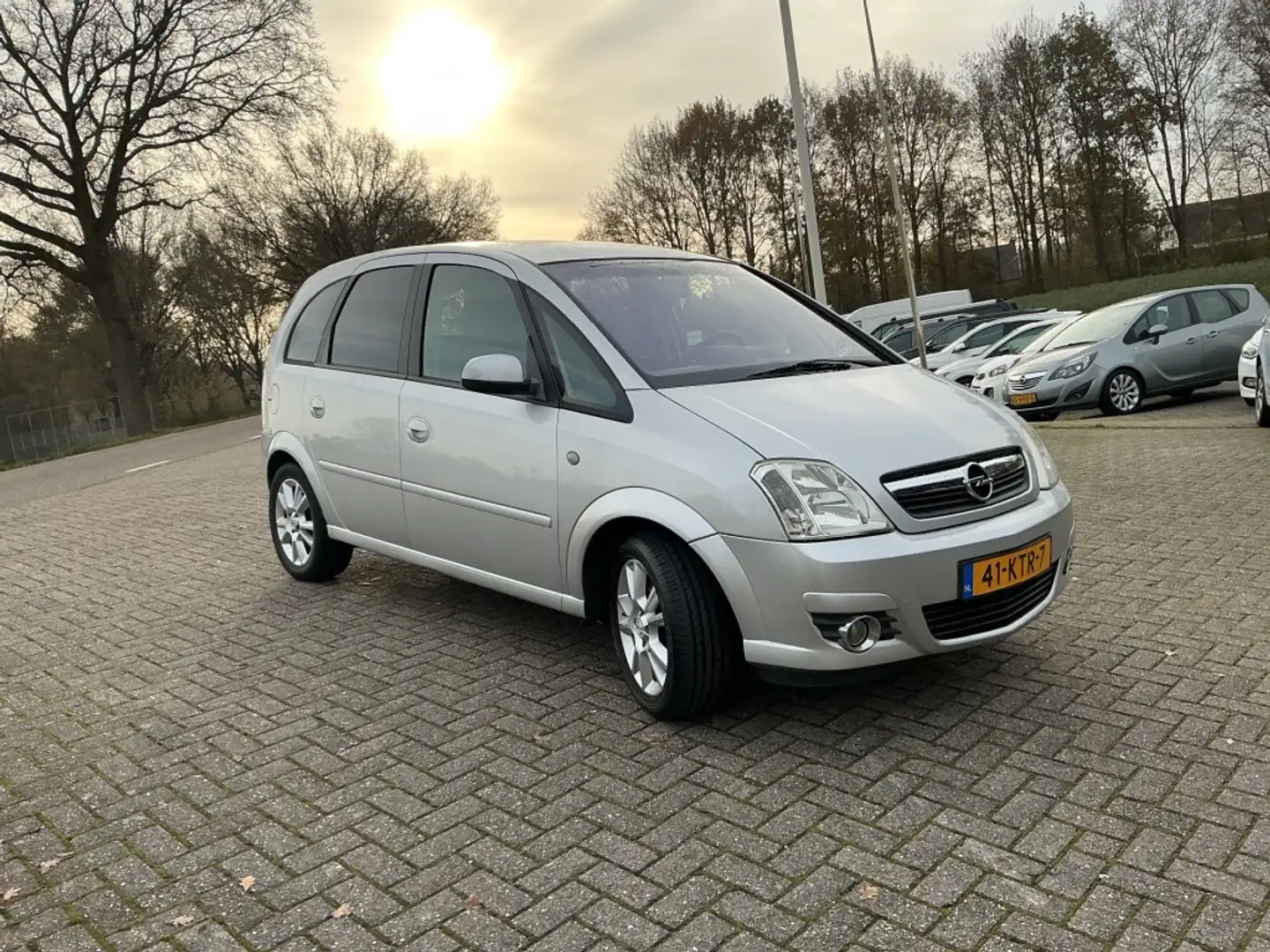 Opel Meriva 1.6-16V COSMO Grijs - 2