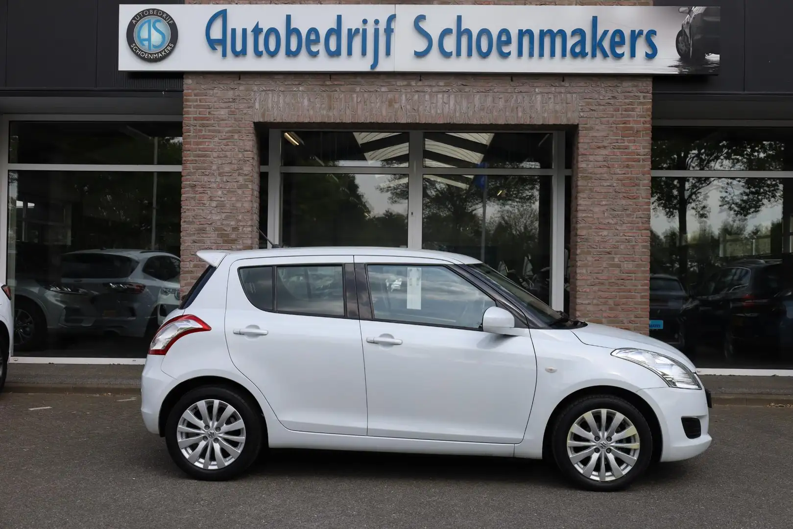 Suzuki Swift 1.2 Bandit EASSS CRUISE LMV NAP AIRCO 5-DEURS STOE Wit - 2