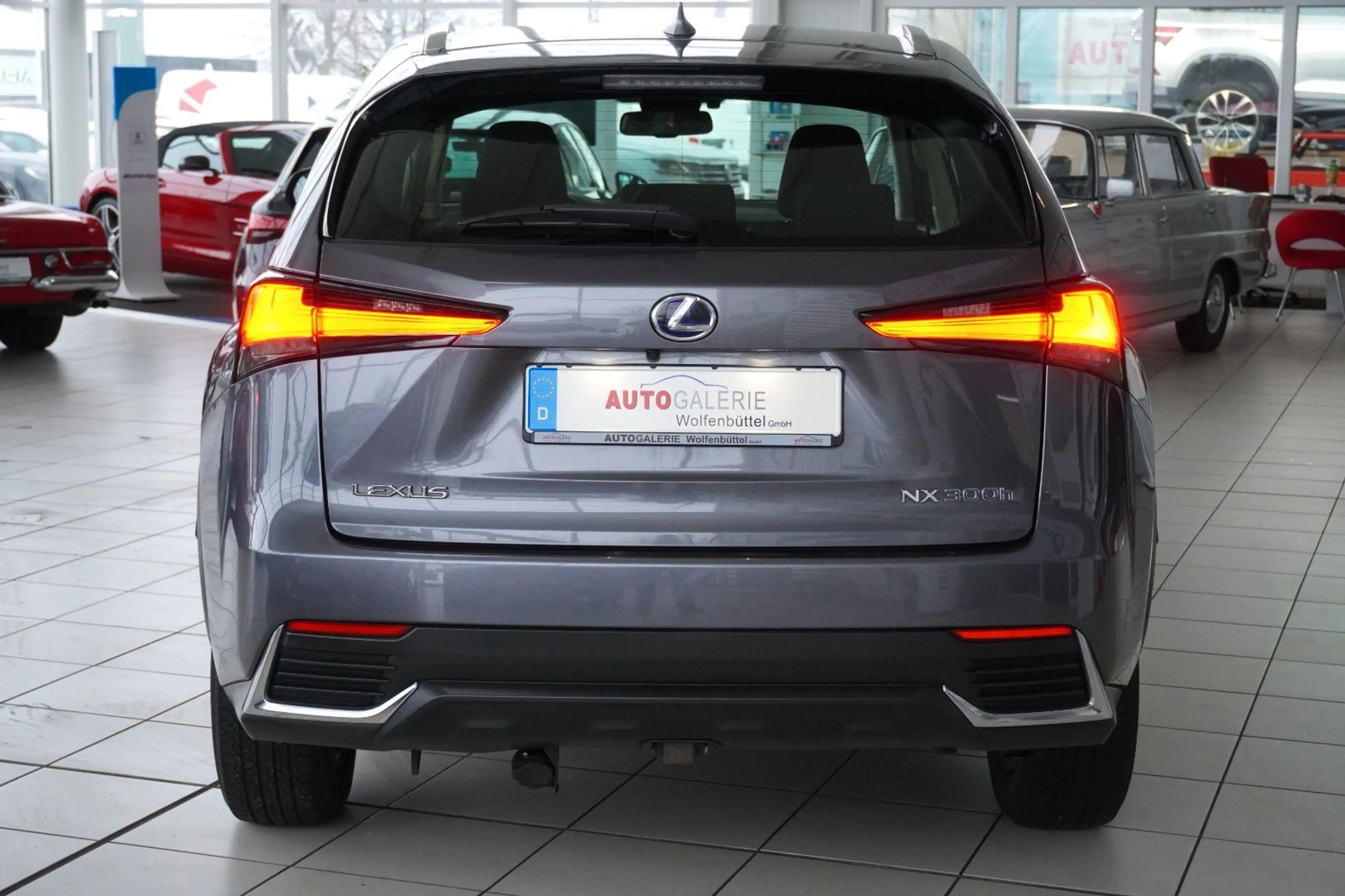 Lexus NX 300 h Amazing Edition AHK LED Kamera — photo 6