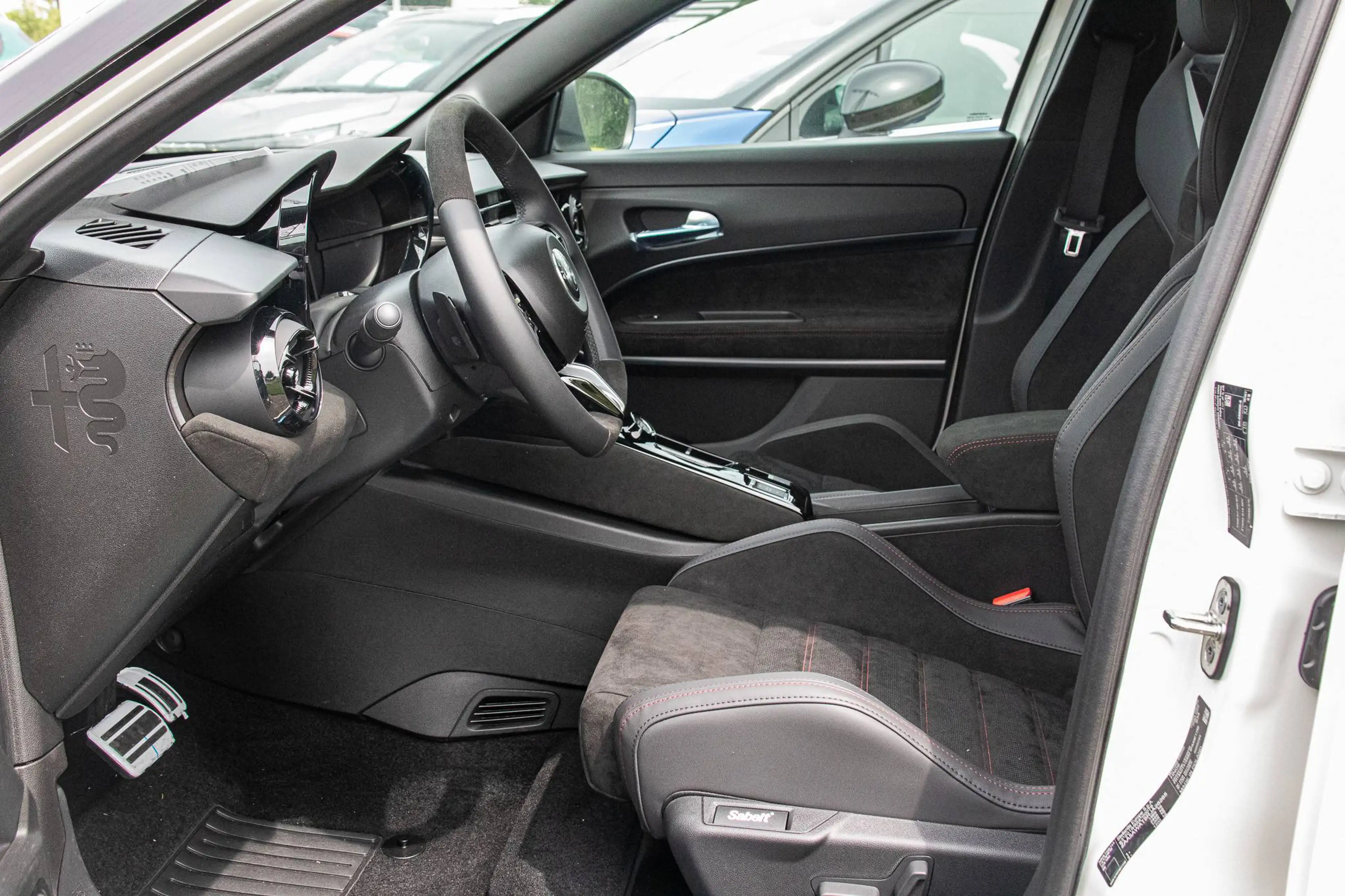 Alfa Romeo Junior Q4 Junior 1.2 VGT Ibrida Speciale Sport-Tech.-Paket — photo 5