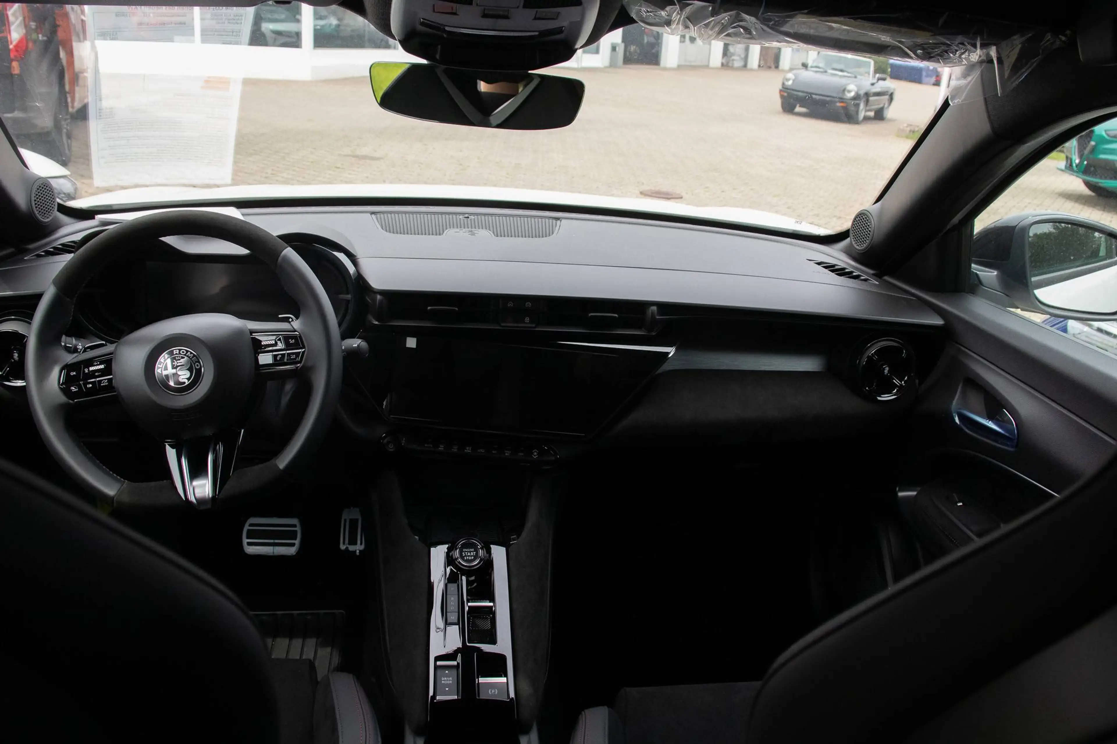 Alfa Romeo Junior Q4 Junior 1.2 VGT Ibrida Speciale Sport-Tech.-Paket — photo 9