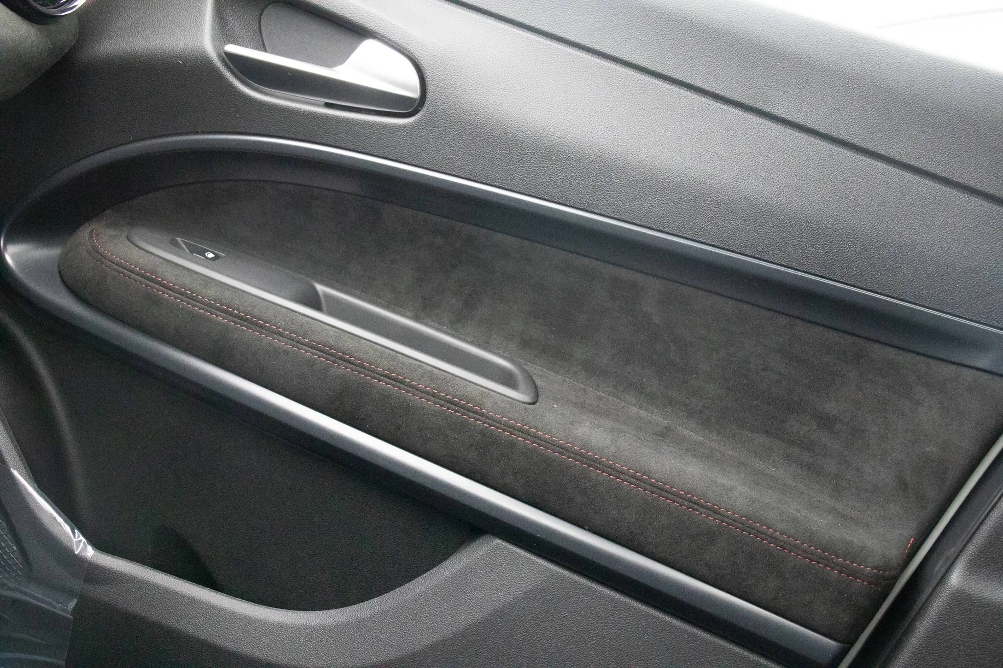 Alfa Romeo Junior Q4 Junior 1.2 VGT Ibrida Speciale Sport-Tech.-Paket — photo 11