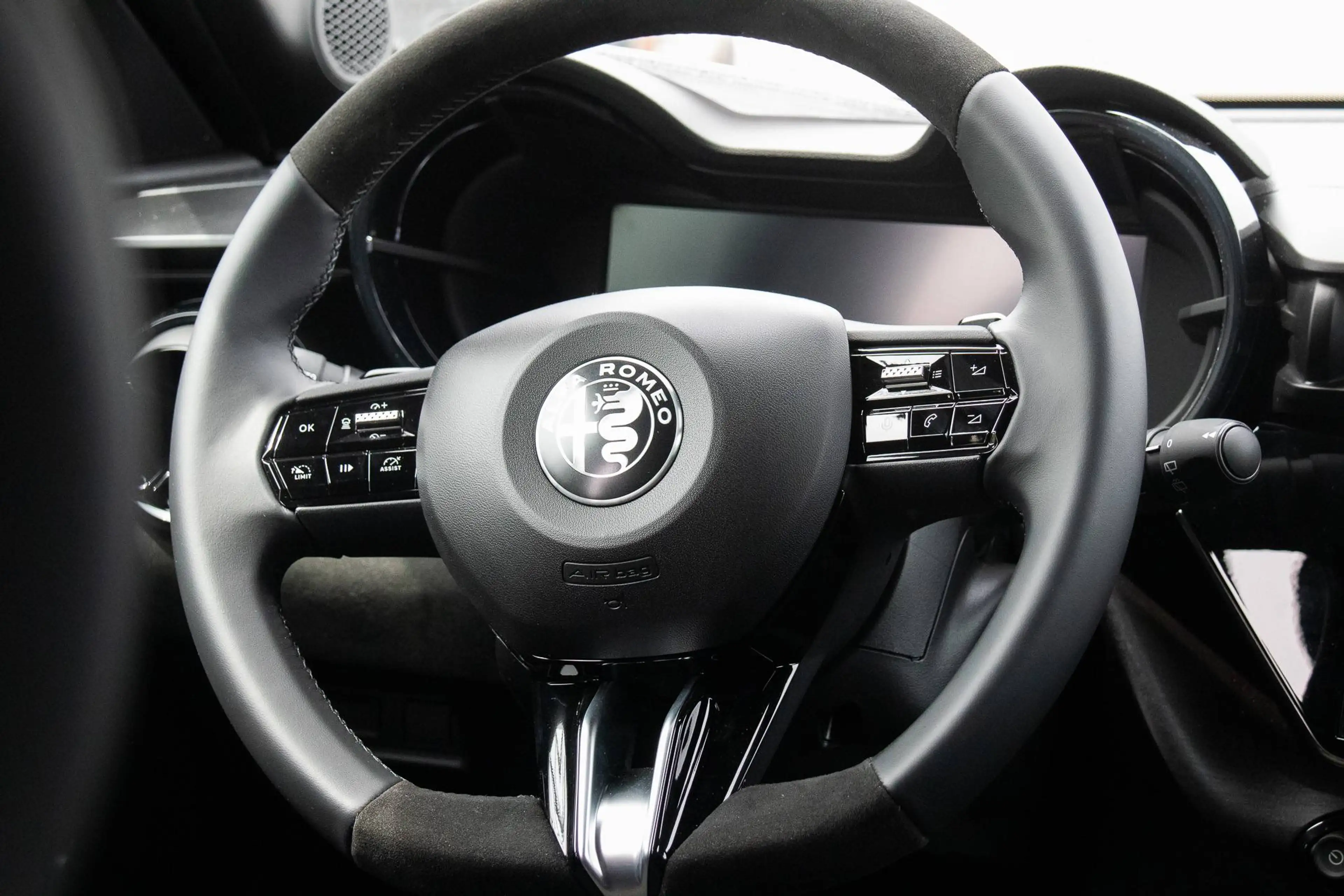 Alfa Romeo Junior Q4 Junior 1.2 VGT Ibrida Speciale Sport-Tech.-Paket — photo 6