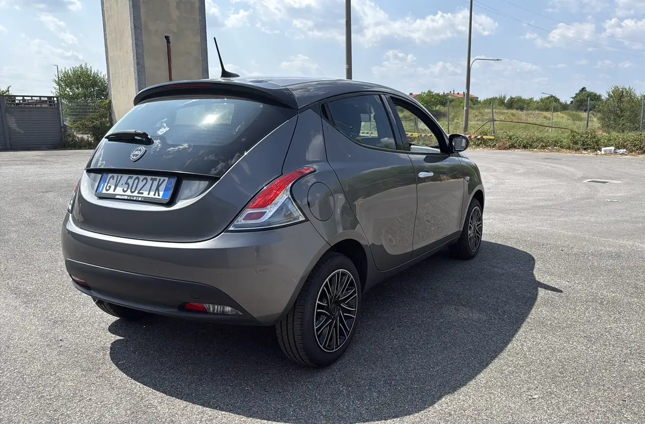 Lancia Ypsilon 2024 — фото 6