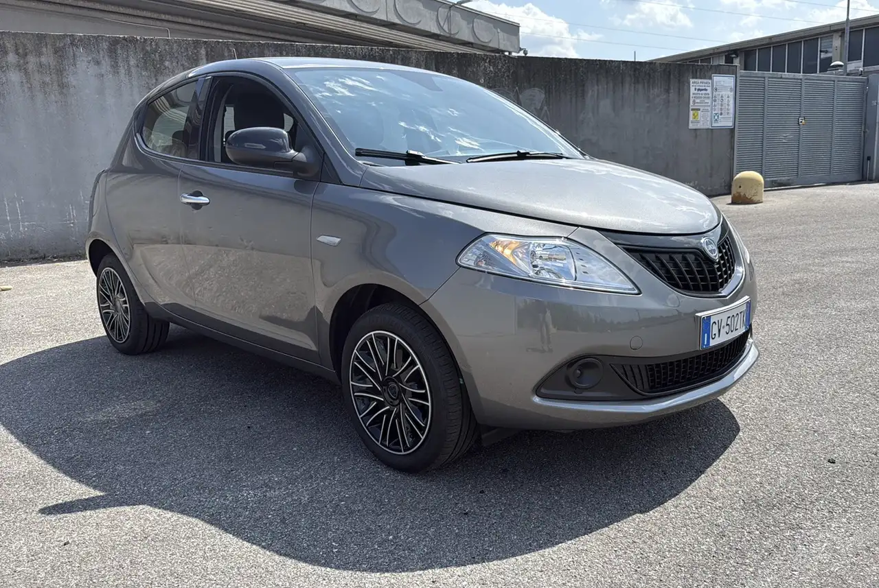 Lancia Ypsilon 2024