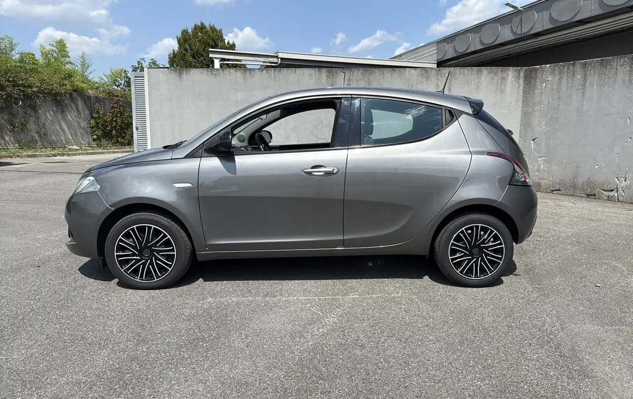 Lancia Ypsilon 2024