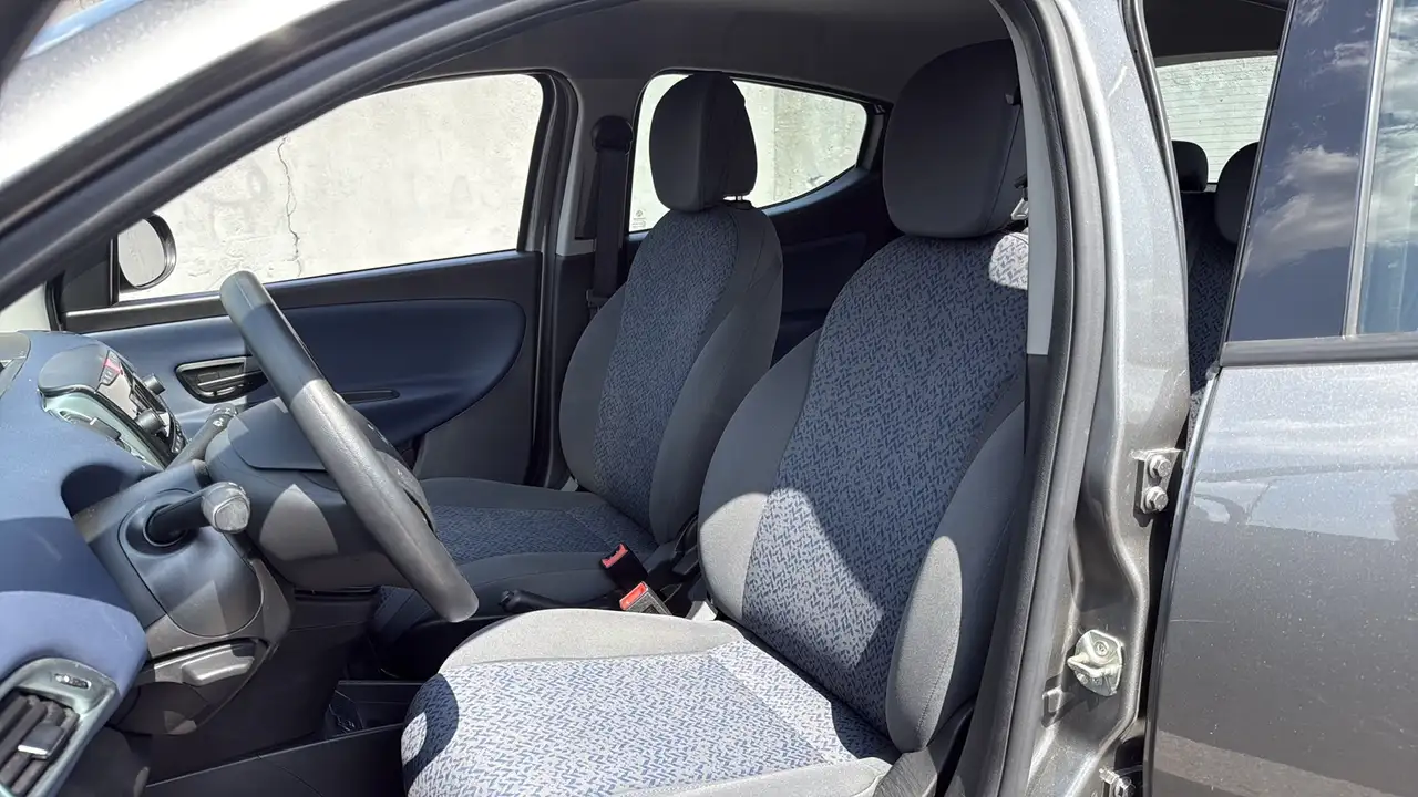 Lancia Ypsilon 2024 — фото 12