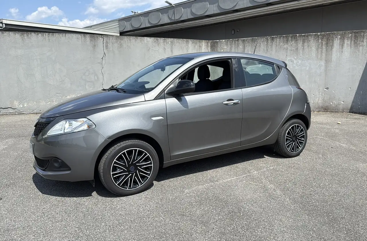 Lancia Ypsilon 2024