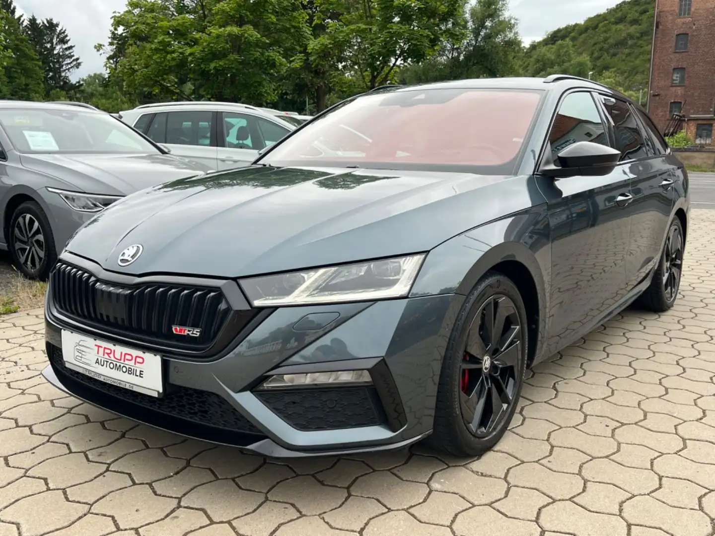 Skoda Octavia RS/LED/AHK/HUD/Virtual/R-Kam/ACC/SHZ/NAV Grijs - 2