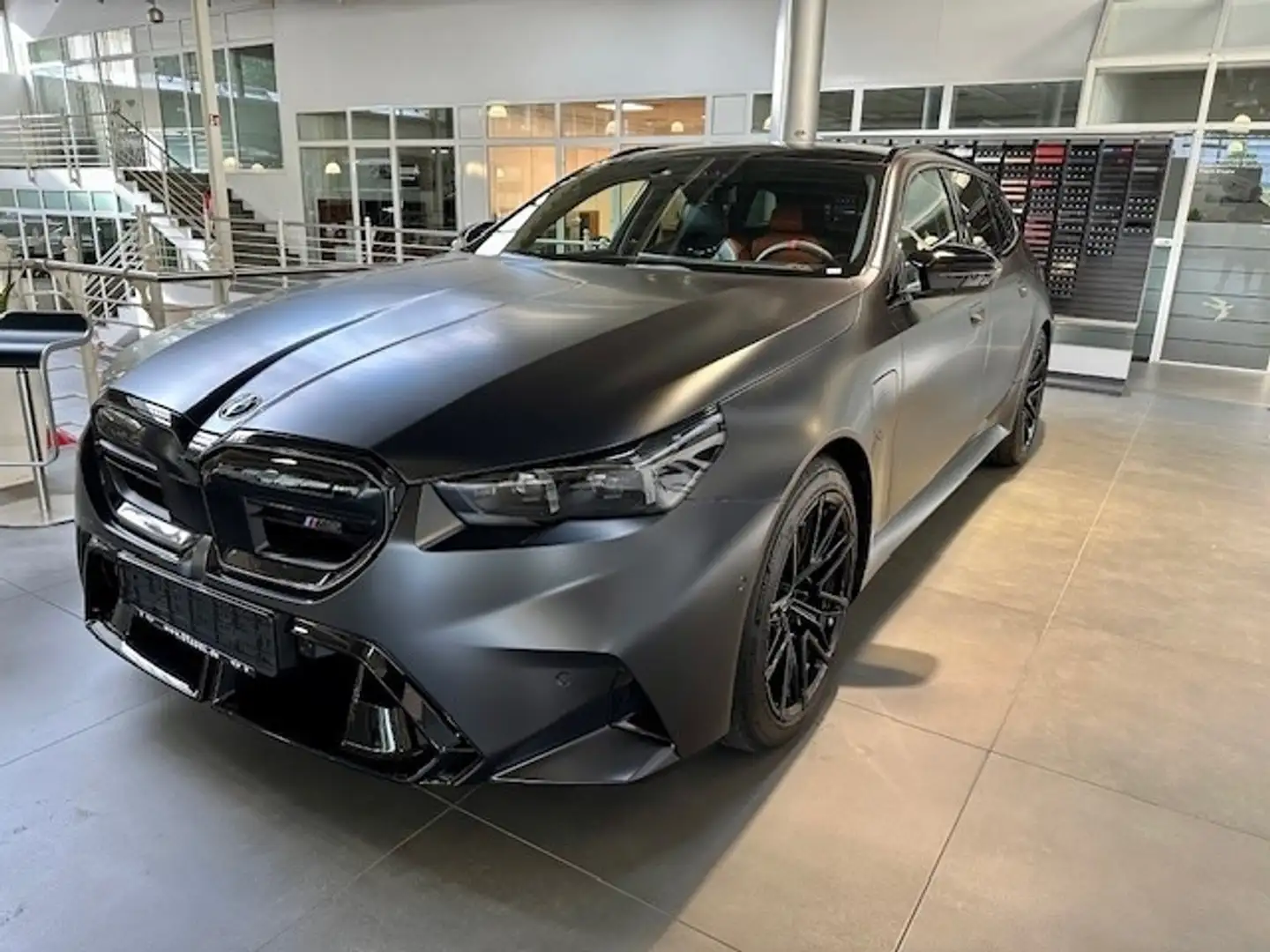 BMW M5 TOURING. FROZEN DEEP GREY. KYALAMI ORANGE.+++ Schwarz - 1