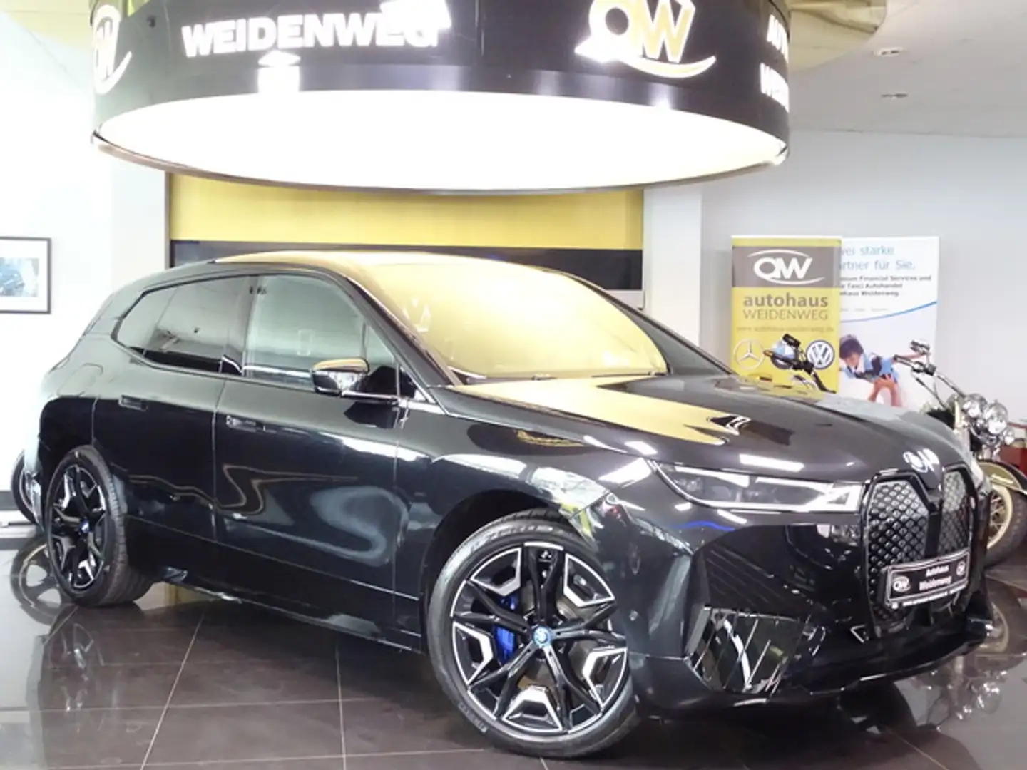 BMW iX 40 xDrive Sport Pano H&K Laser Cam360 AHK DAB Grau - 2