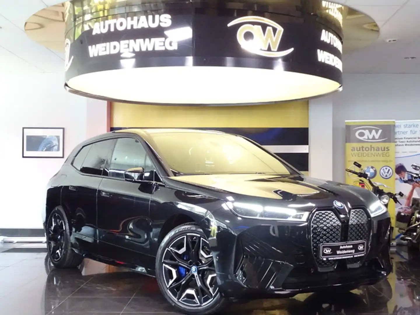 BMW iX 40 xDrive Sport Pano H&K Laser Cam360 AHK DAB Grau - 1