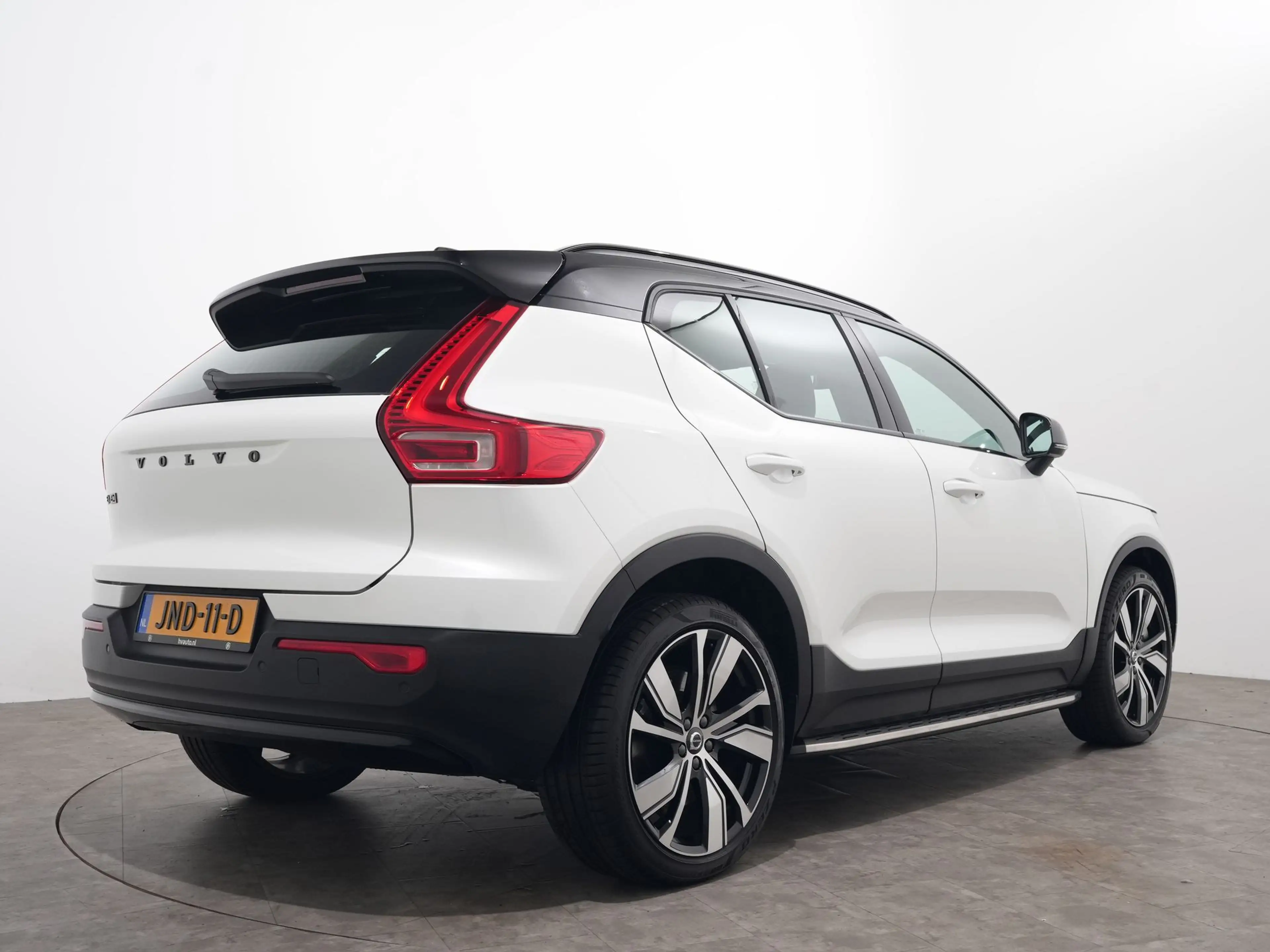 Volvo EX40 SINGLE MOTOR PLUS BLACK EDITION 70 KWH 100% SOH | — photo 14