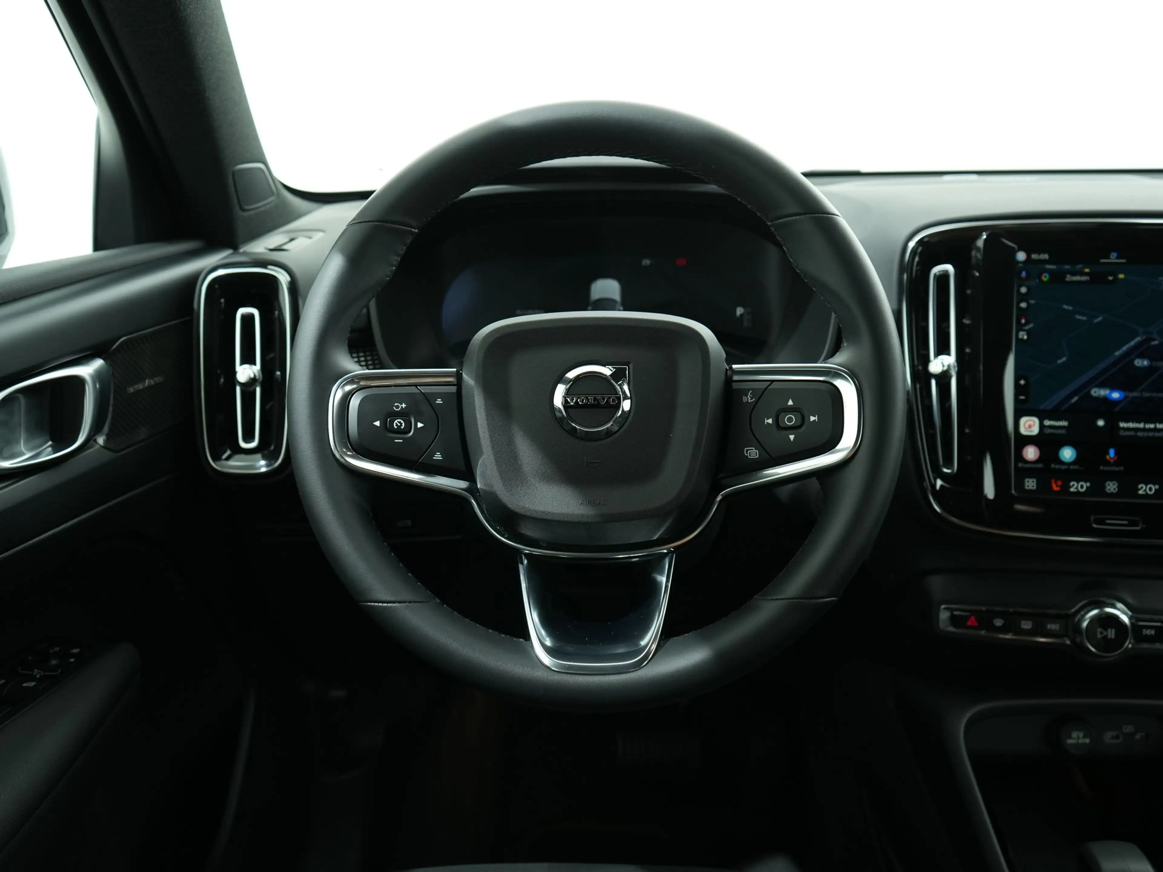 Volvo EX40 SINGLE MOTOR PLUS BLACK EDITION 70 KWH 100% SOH | — photo 8