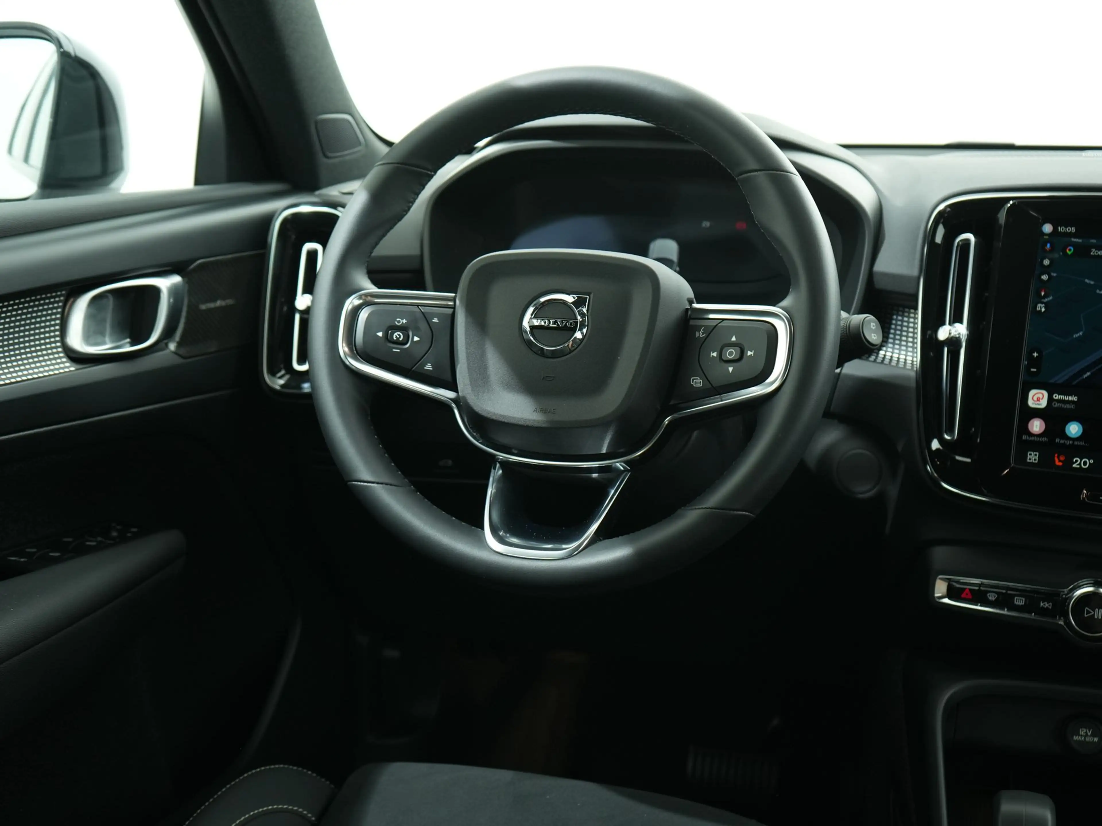 Volvo EX40 SINGLE MOTOR PLUS BLACK EDITION 70 KWH 100% SOH | — photo 12