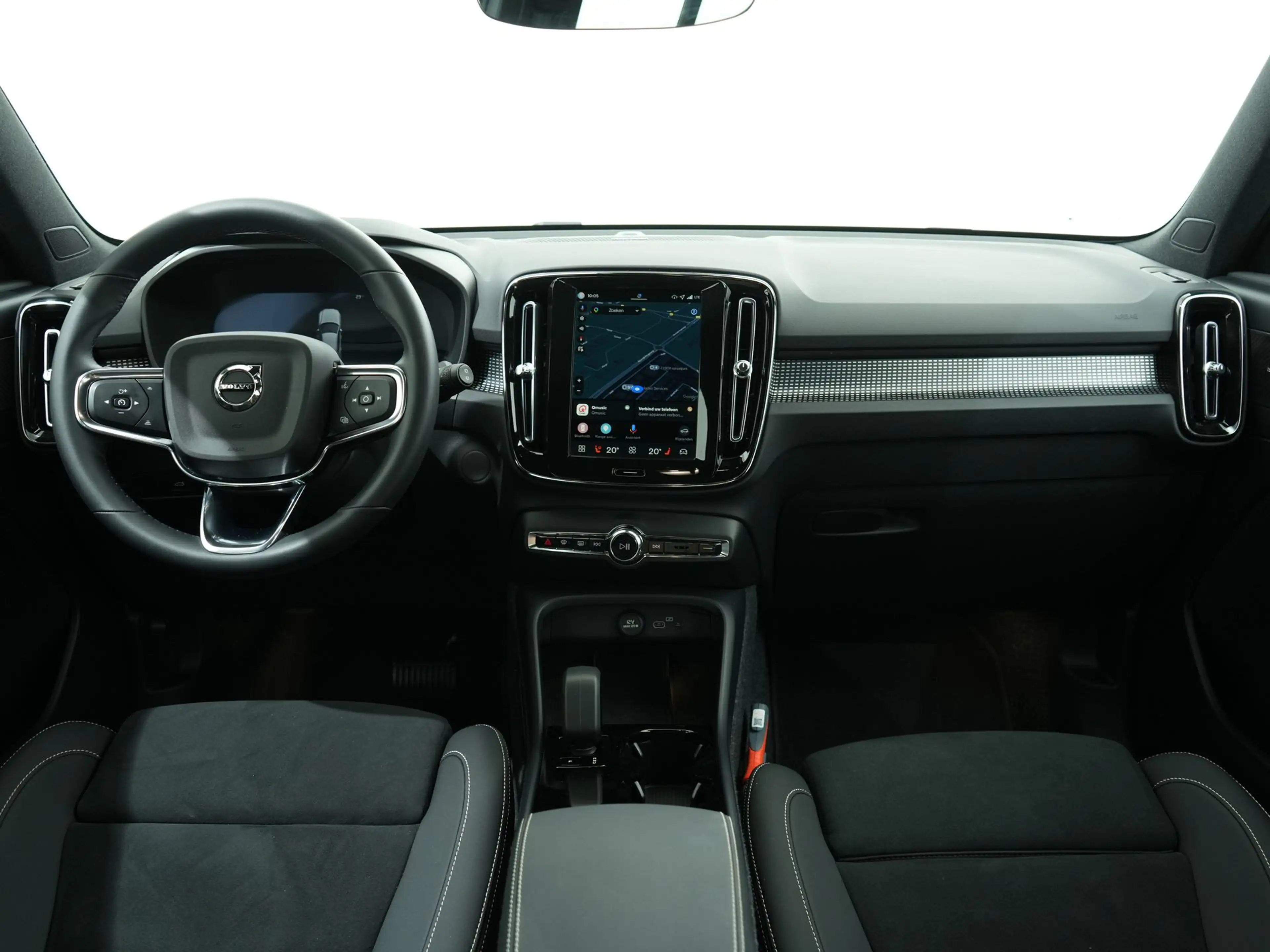 Volvo EX40 SINGLE MOTOR PLUS BLACK EDITION 70 KWH 100% SOH | — photo 2