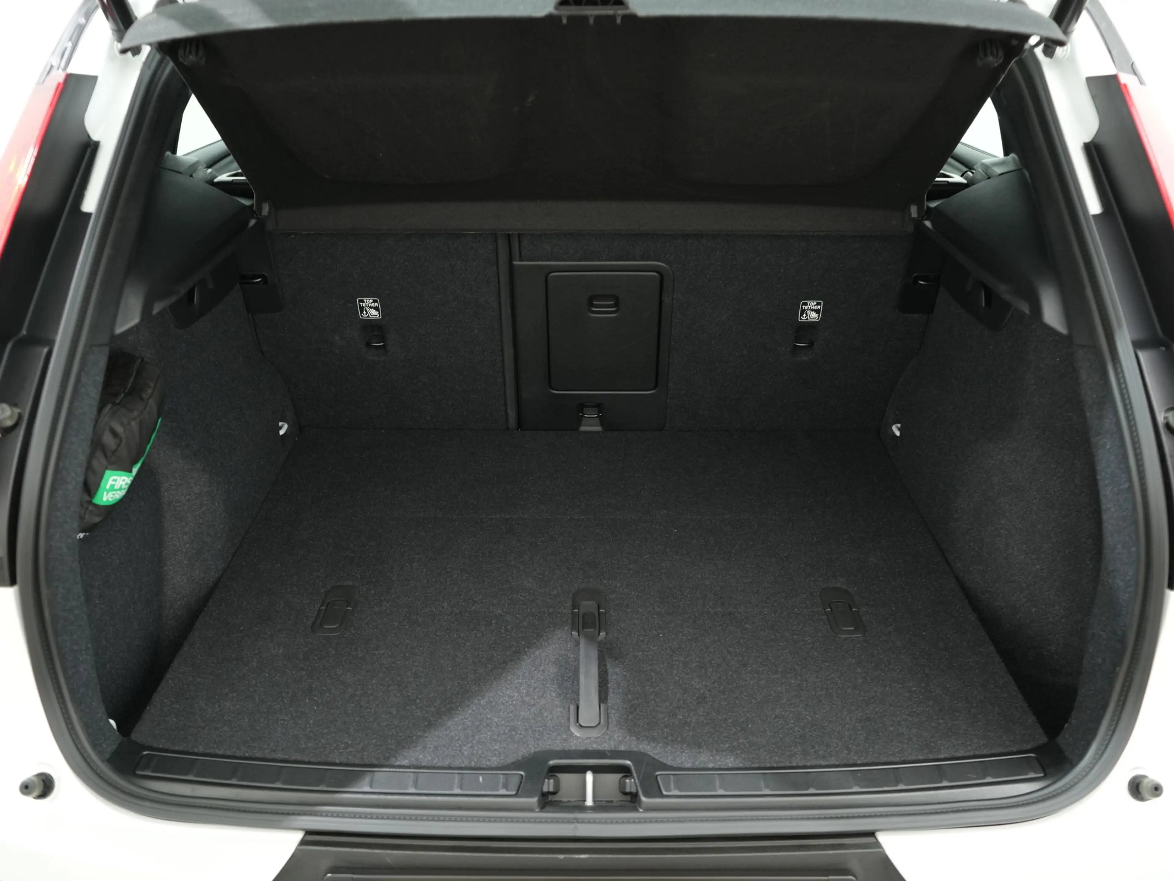 Volvo EX40 SINGLE MOTOR PLUS BLACK EDITION 70 KWH 100% SOH | — photo 7
