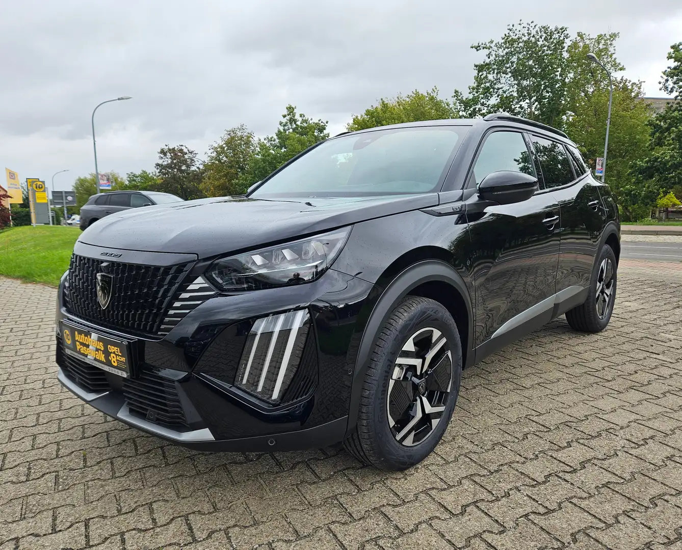 Peugeot 2008 GT AT Mild-Hybrid 136 ACC Massage FULL-LED NAVI... Noir - 1