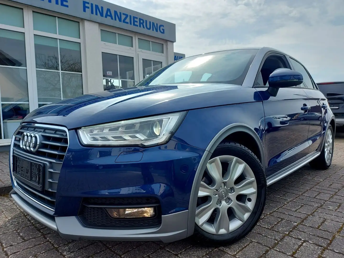 Audi A1 Sportback S-line SPORT TDI e-ULTRA NAV XEN 5S Blau - 1